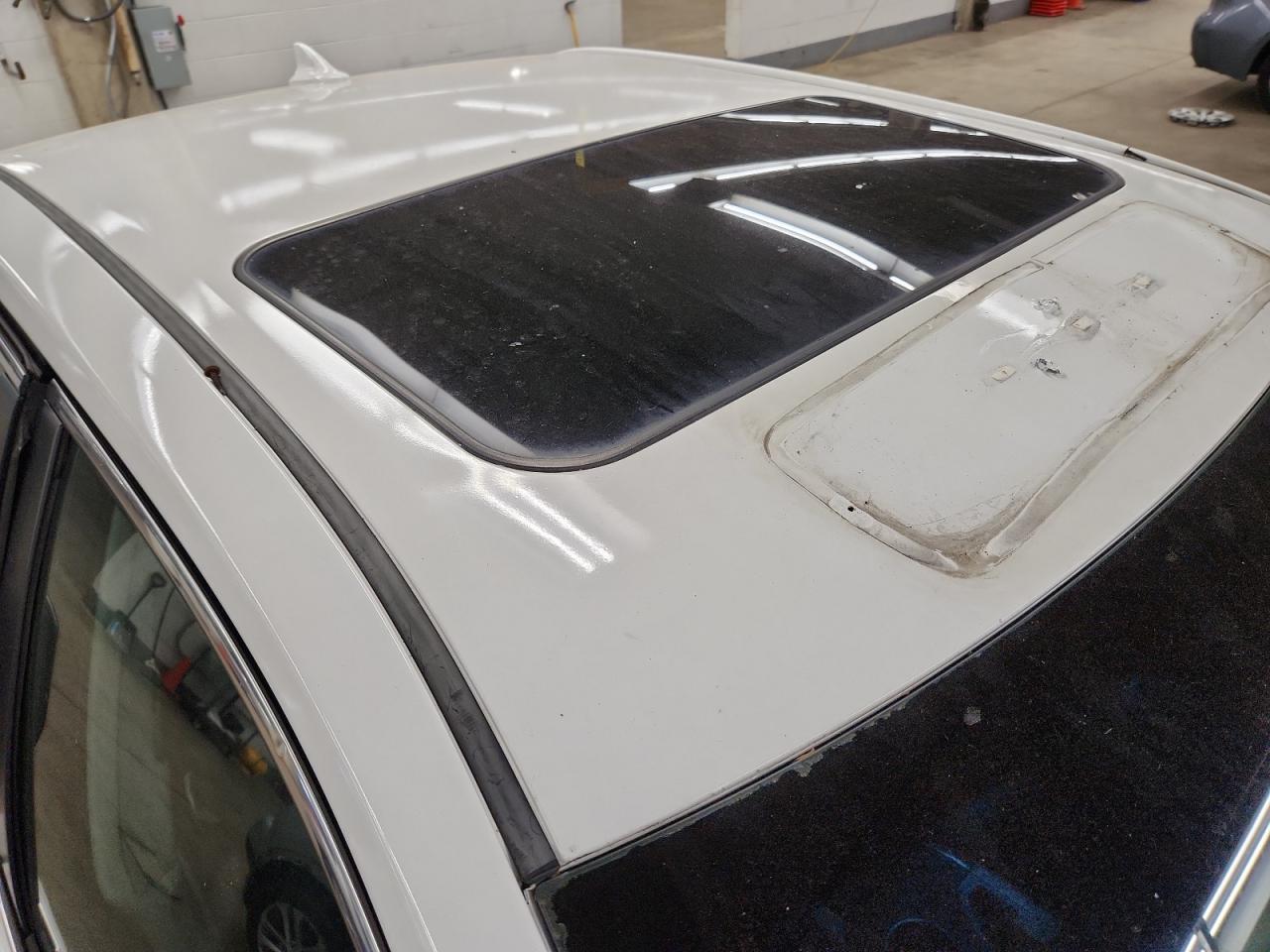 2012 Toyota Camry Hybrid Xle White vin: 4T1BD1FK0CU019913 Damage: Roof, Hole(S), 1/2 To 1 Inch