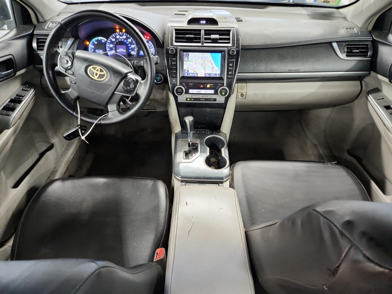 2012 Toyota Camry Hybrid Xle White vin: 4T1BD1FK0CU019913 Damage: Front Center Armrest, Worn, Replacement Required