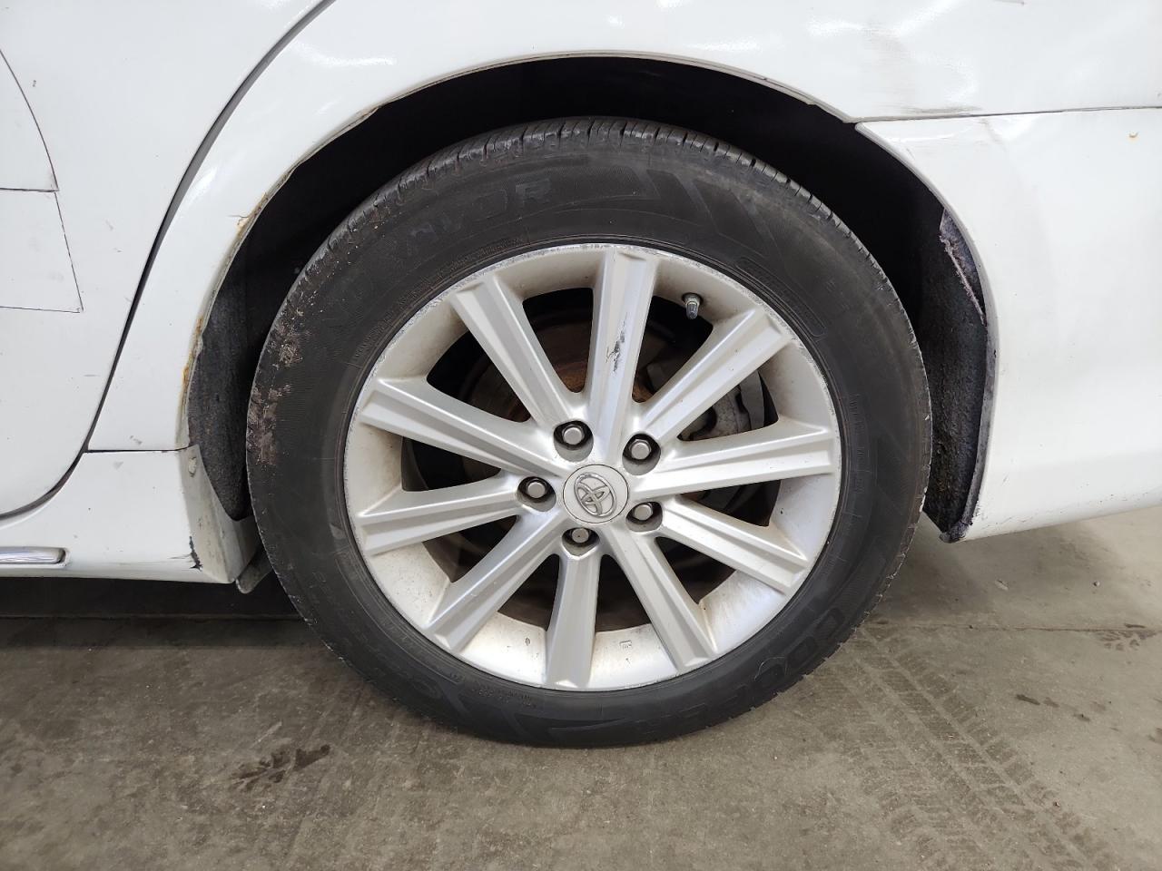 2012 Toyota Camry Hybrid Xle White vin: 4T1BD1FK0CU019913 Damage: Left Rocker Panel, Scraped, 1 To 2 Inches