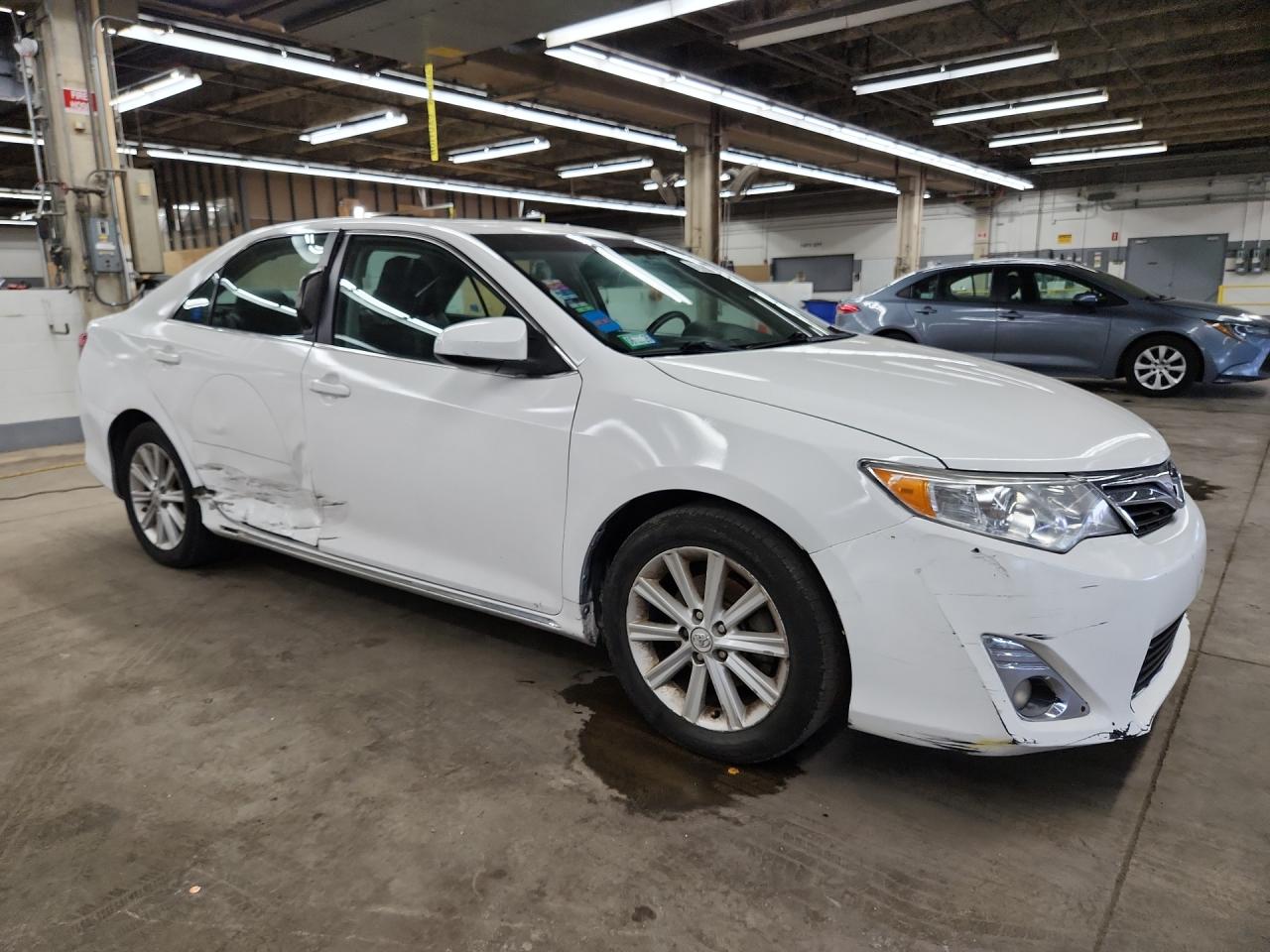 2012 Toyota Camry Hybrid Xle White vin: 4T1BD1FK0CU019913 Damage: Right Front Door, Dent(S) W/ Paint Dmg, 6 To 7 Inches