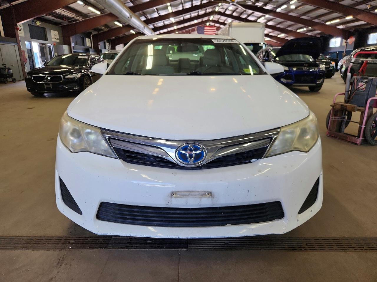 2012 Toyota Camry Hybrid Le Белый vin: 4T1BD1FK0CU033617
