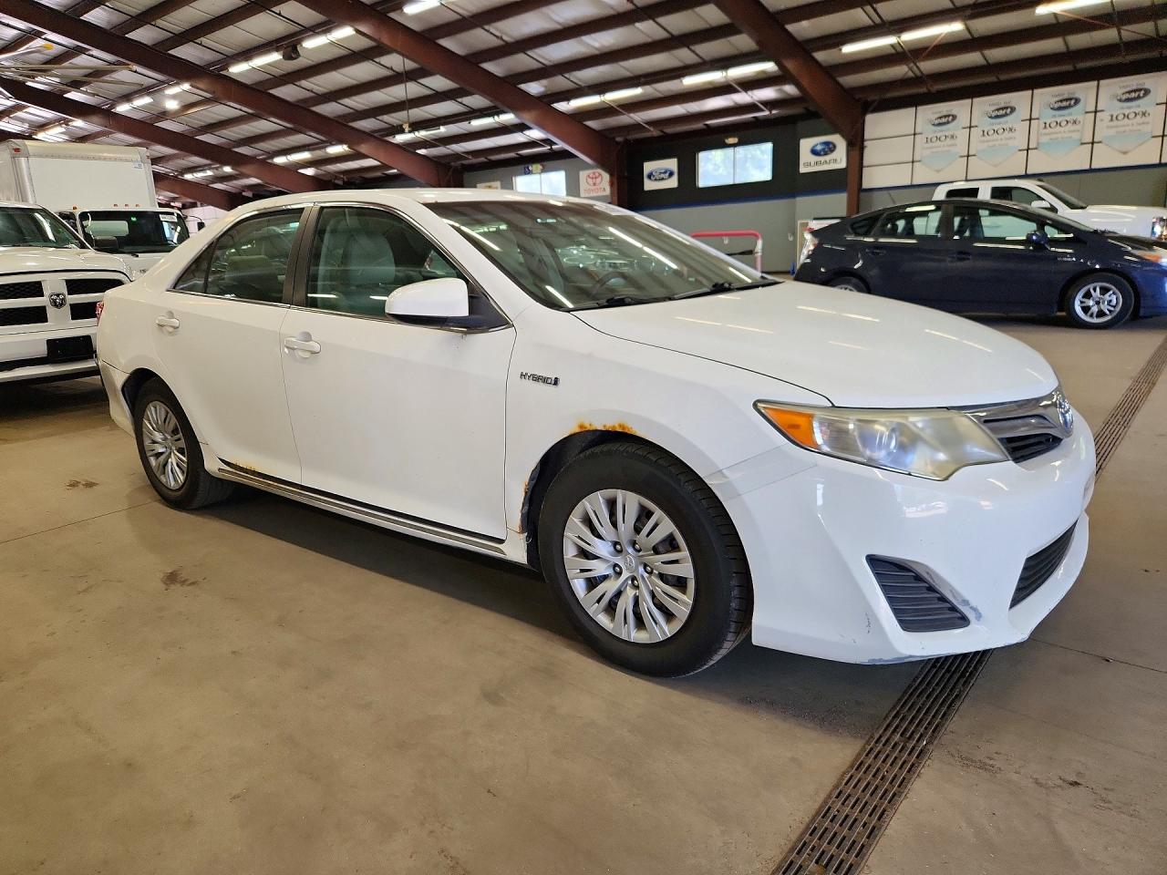 2012 Toyota Camry Hybrid Le Белый vin: 4T1BD1FK0CU033617