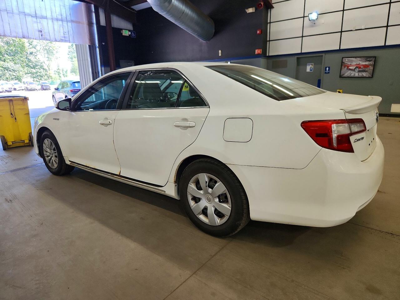 2012 Toyota Camry Hybrid Le Белый vin: 4T1BD1FK0CU033617