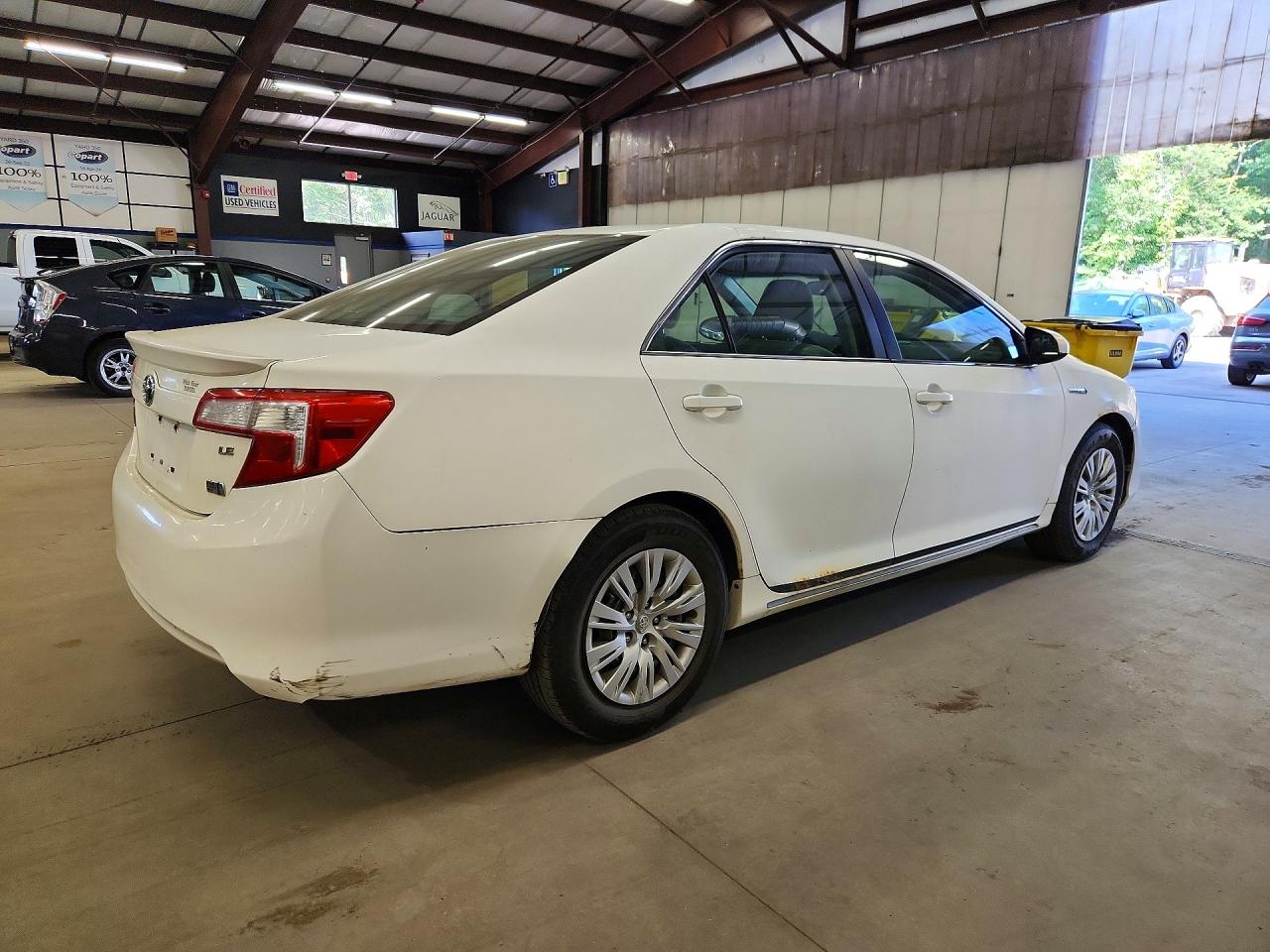 2012 Toyota Camry Hybrid Le Белый vin: 4T1BD1FK0CU033617