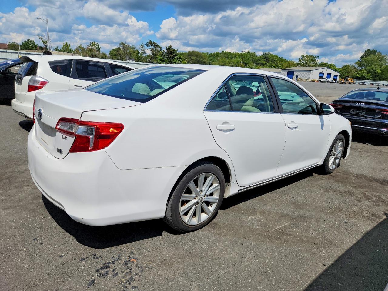 2012 Toyota Camry Hybrid Le White vin: 4T1BD1FK0CU051485