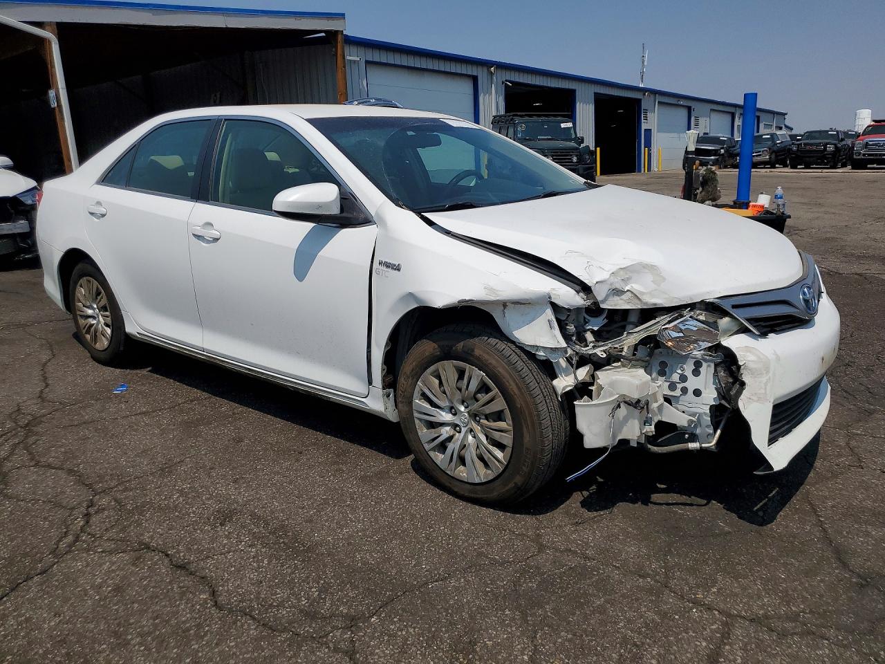 2014 Toyota Camry Hybrid Le Белый vin: 4T1BD1FK0EU108707