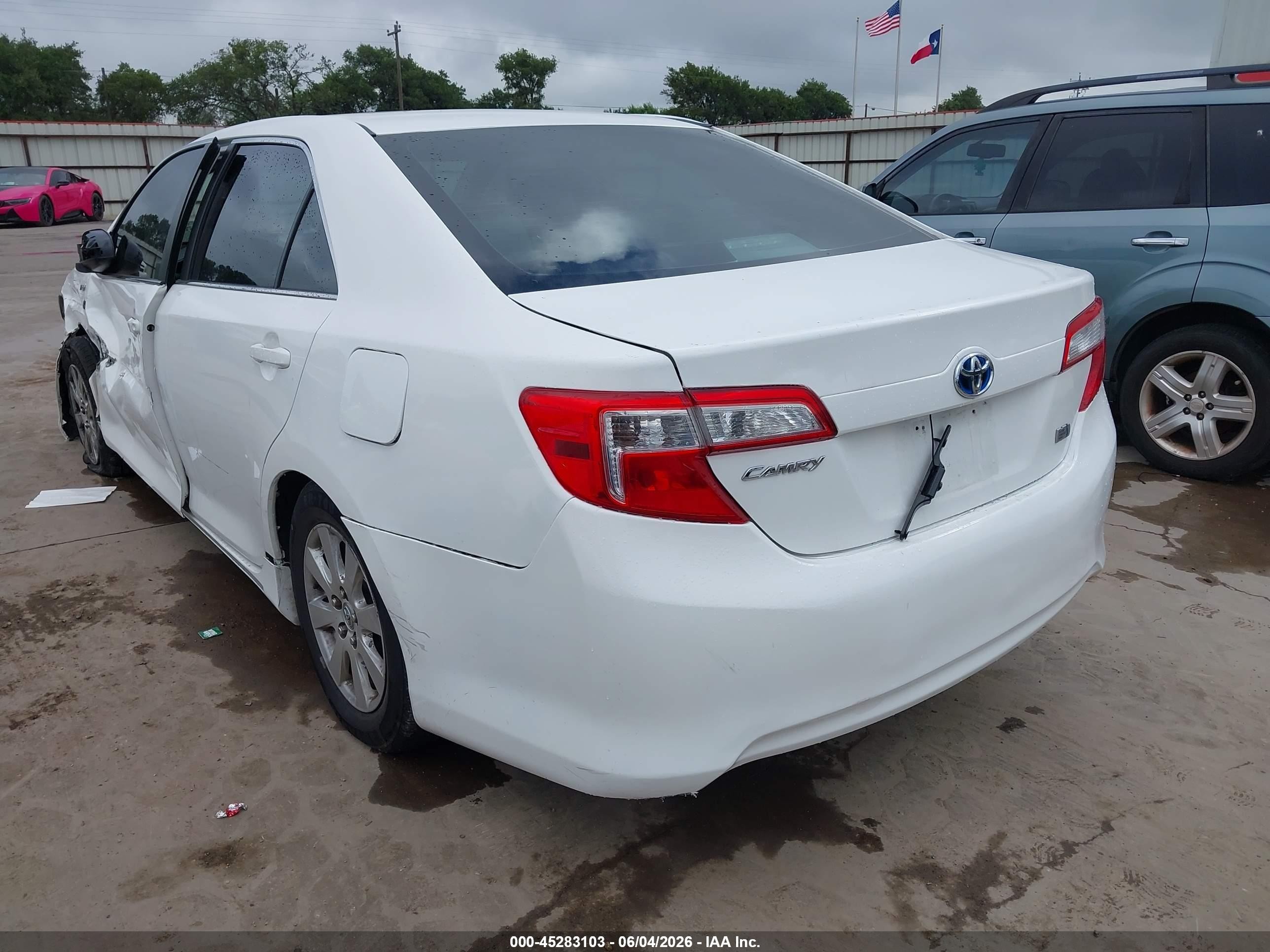 2014 Toyota Camry Hybrid Le White vin: 4T1BD1FK0EU110991