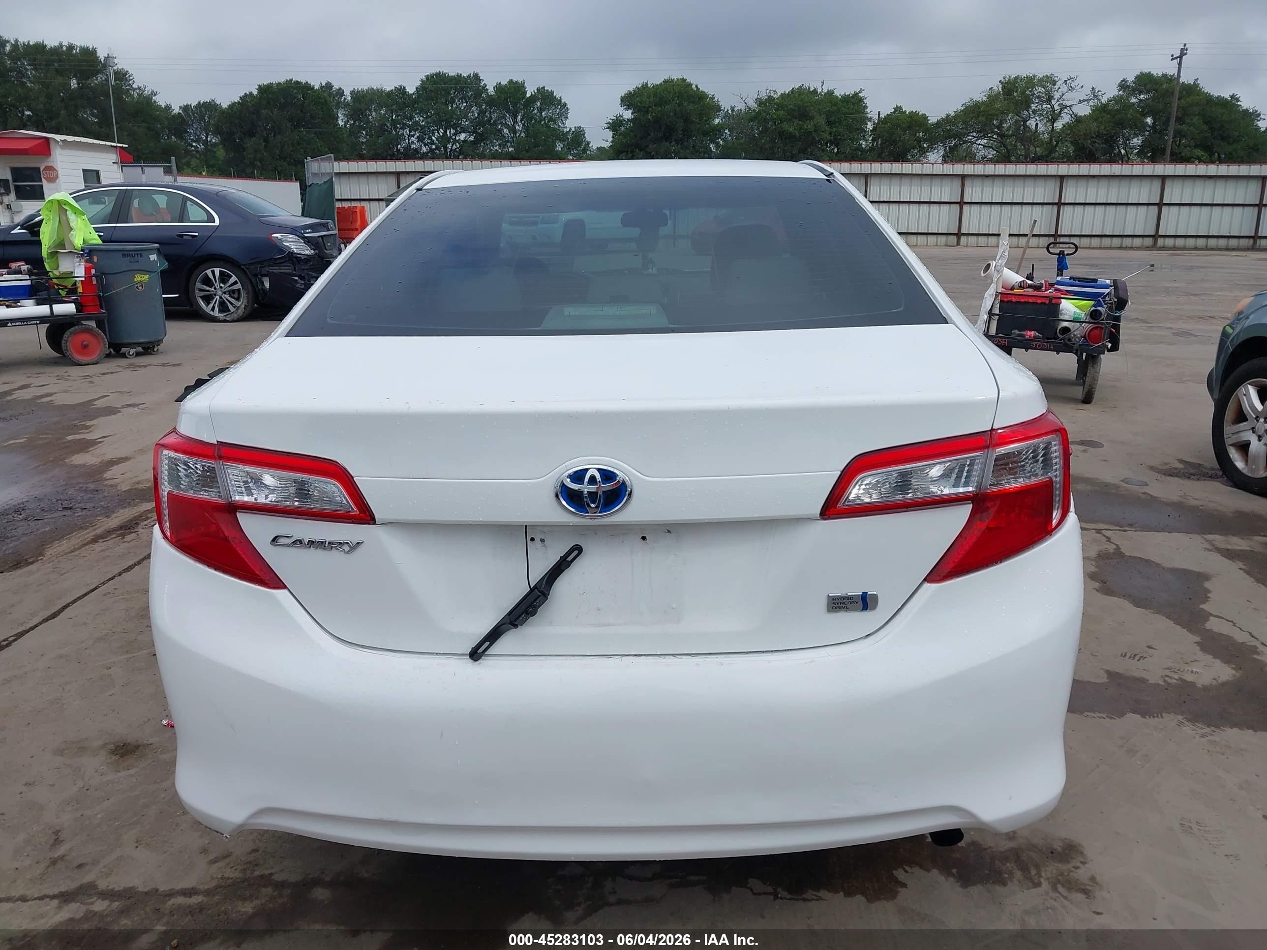 2014 Toyota Camry Hybrid Le White vin: 4T1BD1FK0EU110991