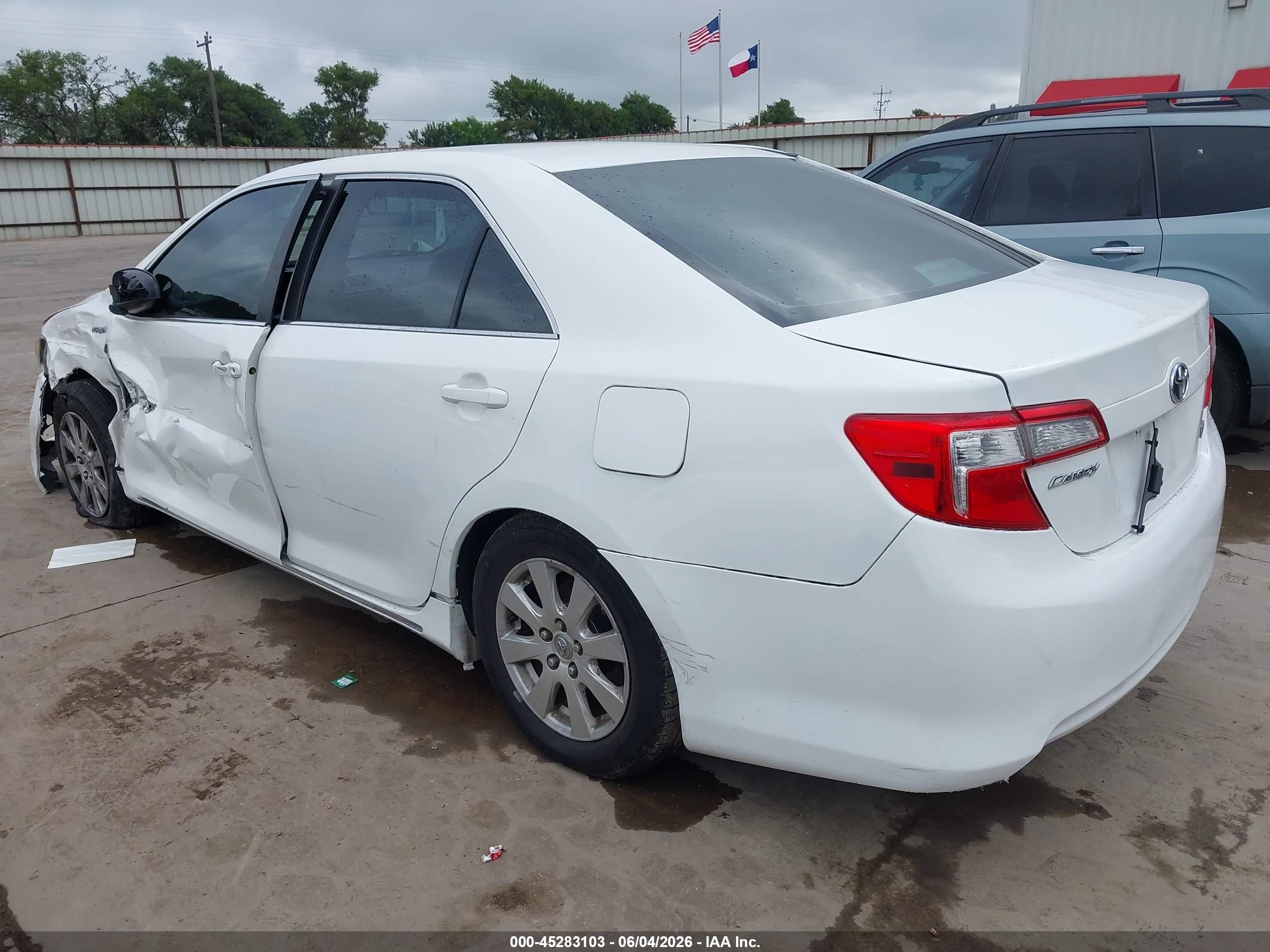 2014 Toyota Camry Hybrid Le White vin: 4T1BD1FK0EU110991
