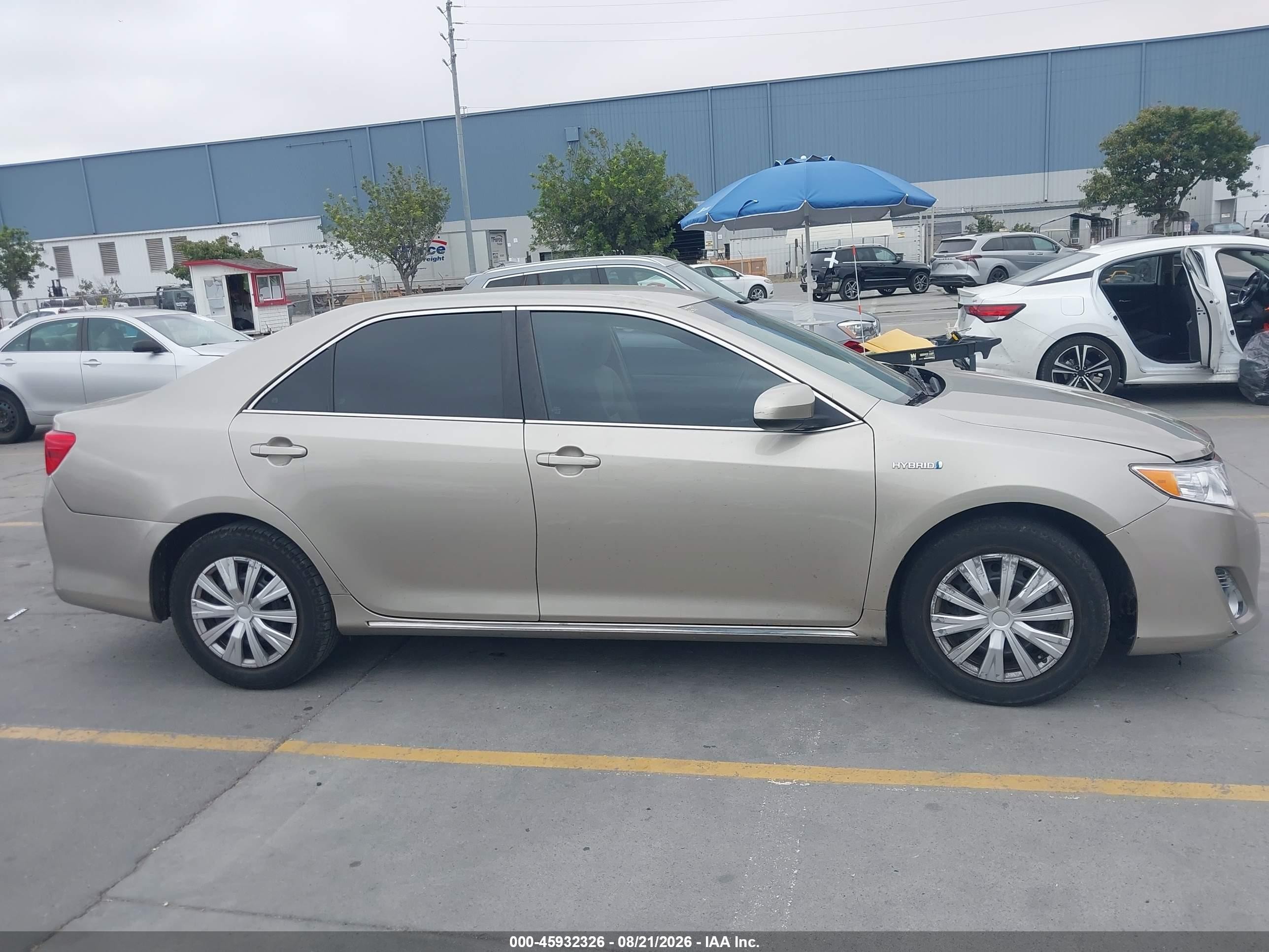 2014 Toyota Camry Hybrid Le Beige vin: 4T1BD1FK0EU115124