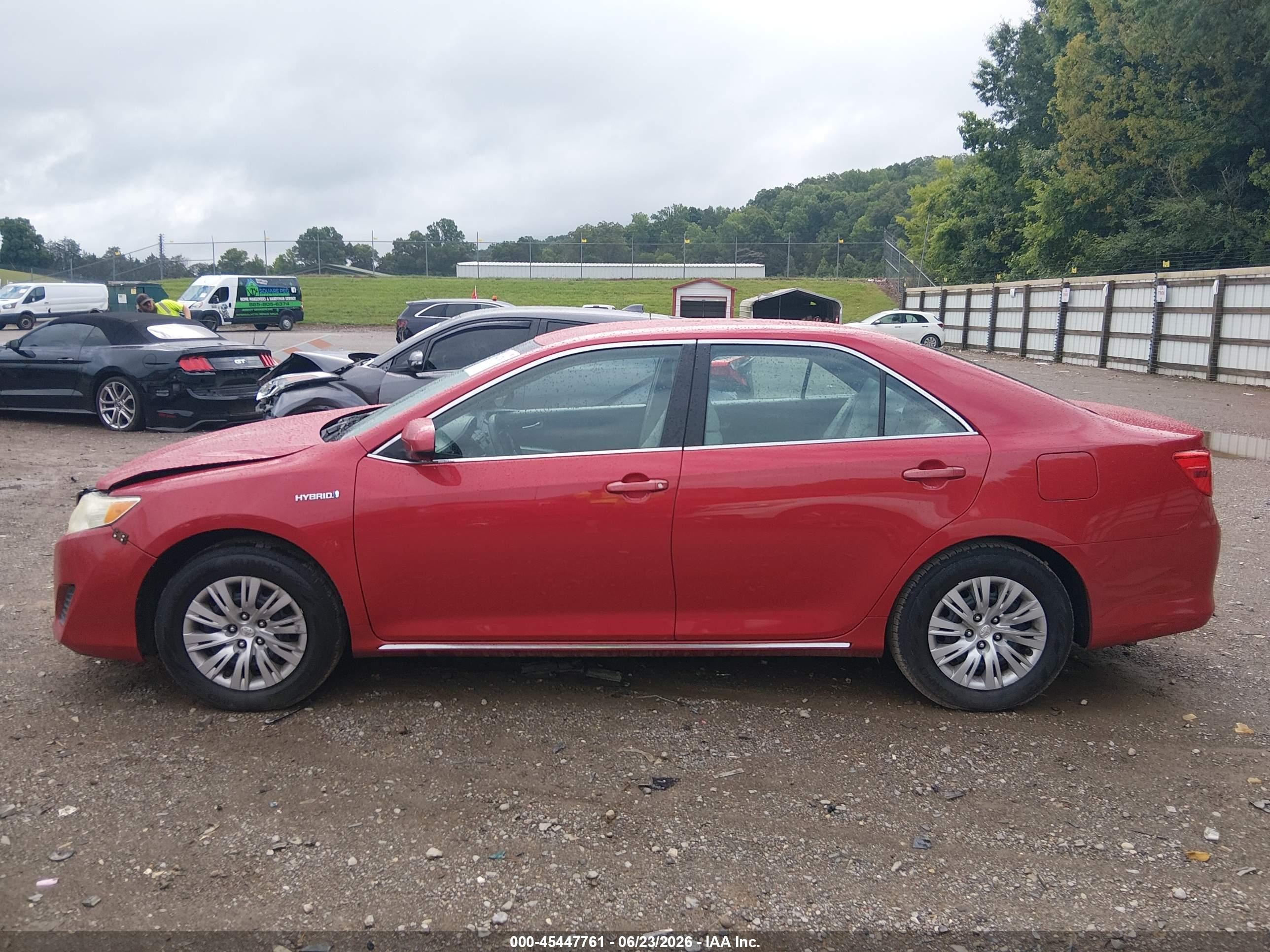 2014 Toyota Camry Hybrid Le Red vin: 4T1BD1FK0EU127130