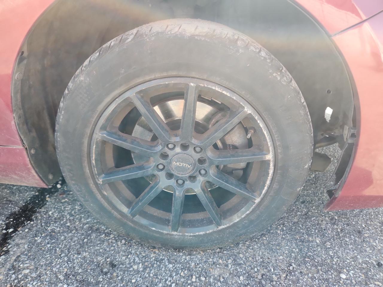 2015 Toyota Camry Hybrid Le Red vin: 4T1BD1FK0FU148741 Damage: Right Front Wheel, Curb Rash, > 12 Inches