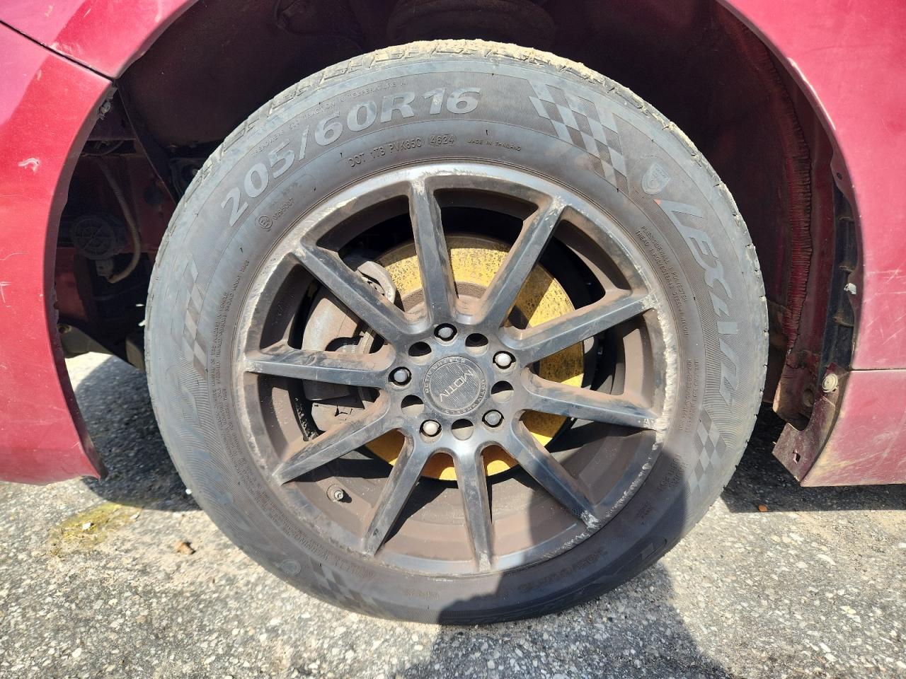 2015 Toyota Camry Hybrid Le Red vin: 4T1BD1FK0FU148741 Damage: Left Front Wheel, Curb Rash, > 12 Inches
