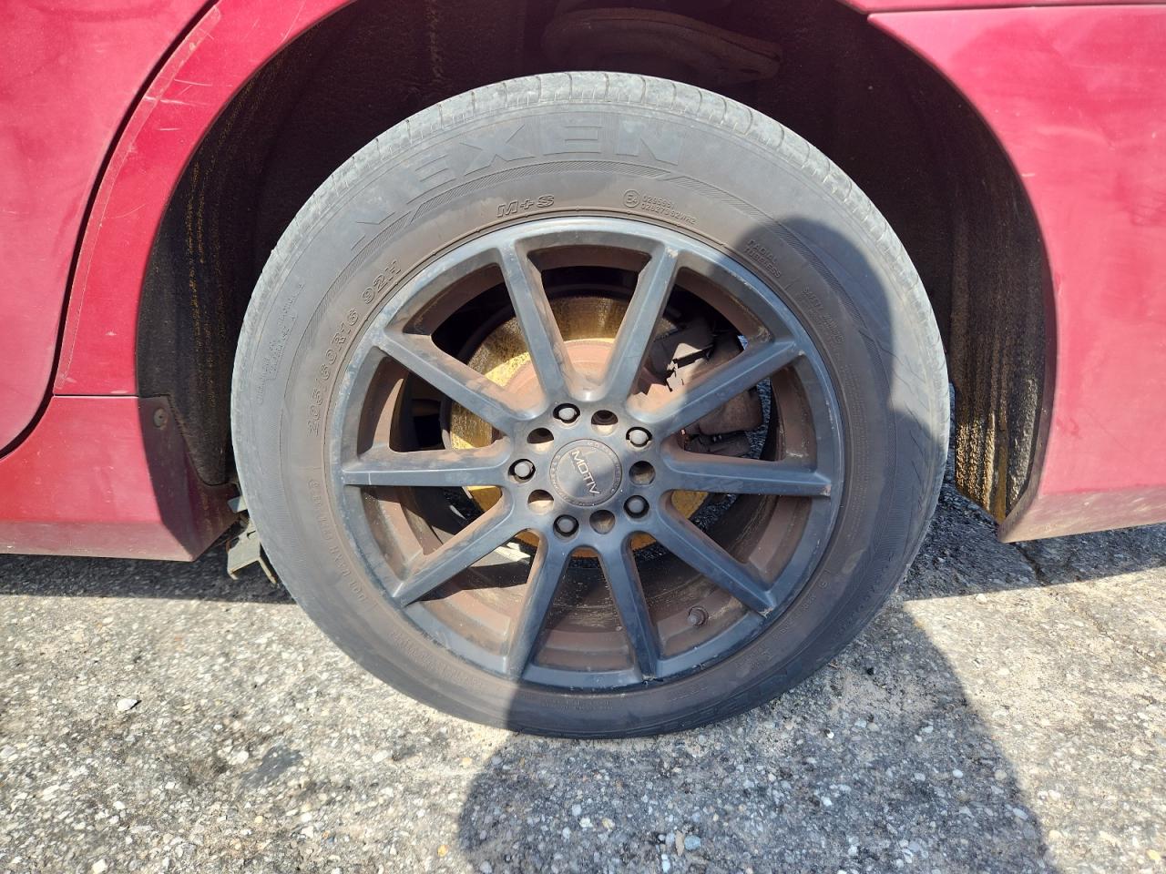 2015 Toyota Camry Hybrid Le Red vin: 4T1BD1FK0FU148741 Damage: Left Rear Wheel, Curb Rash, > 12 Inches
