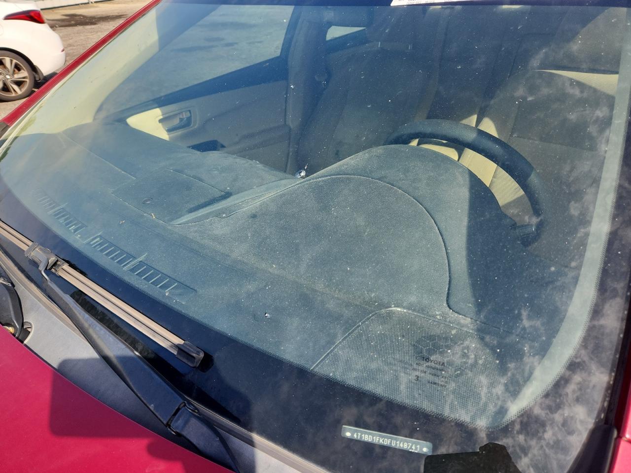 2015 Toyota Camry Hybrid Le Red vin: 4T1BD1FK0FU148741 Damage: Windshield, Chipped, 1 To 2 Inches