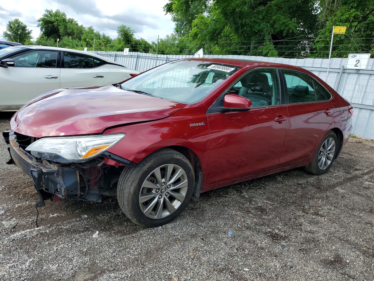 2015 Toyota Camry Hybrid Le Red vin: 4T1BD1FK0FU155978