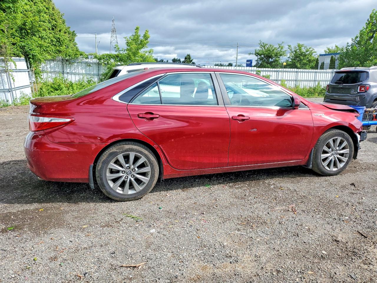 2015 Toyota Camry Hybrid Le Red vin: 4T1BD1FK0FU155978