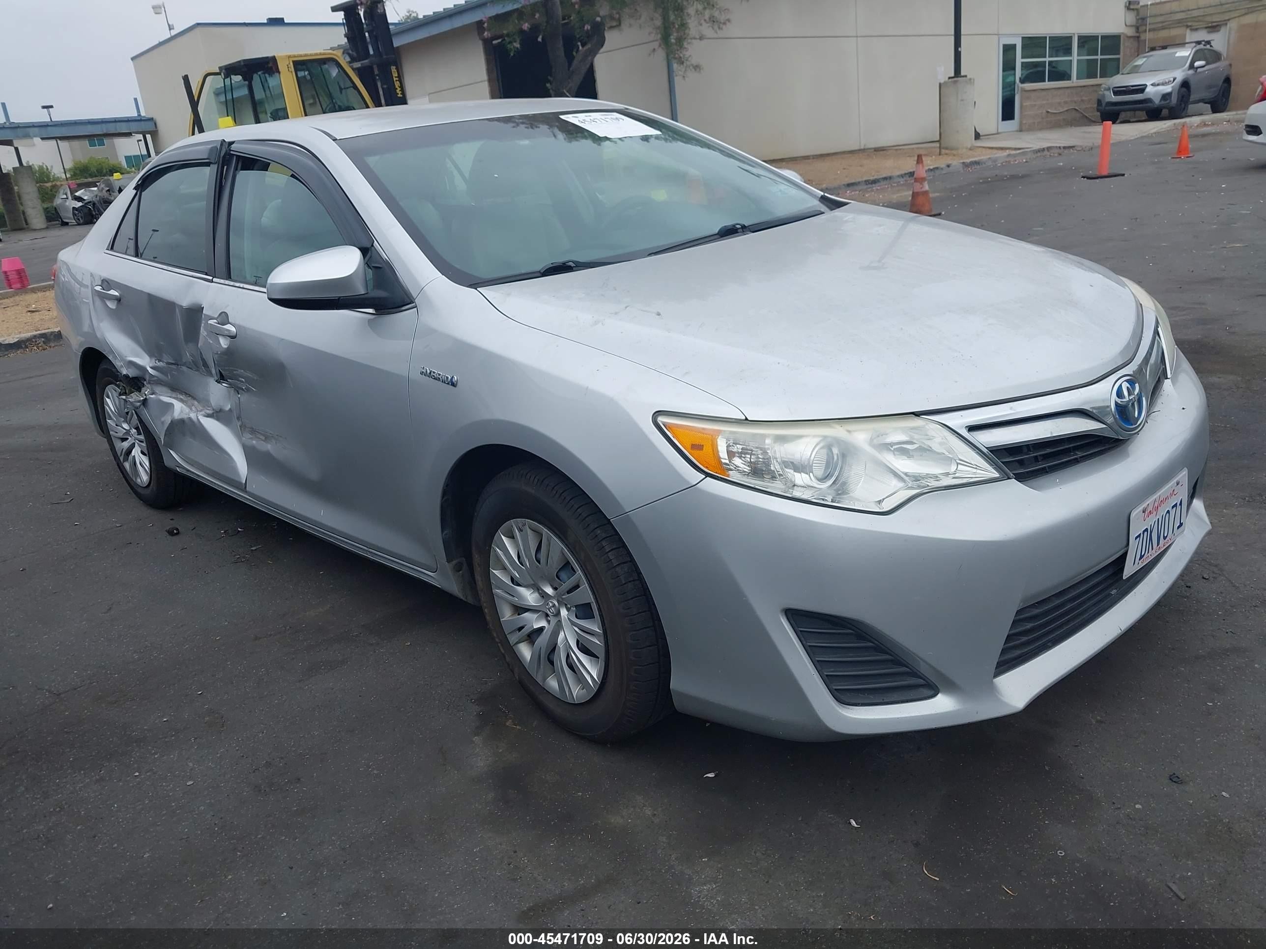 2014 Toyota Camry Hybrid Le Серебряный vin: 4T1BD1FK1EU104987