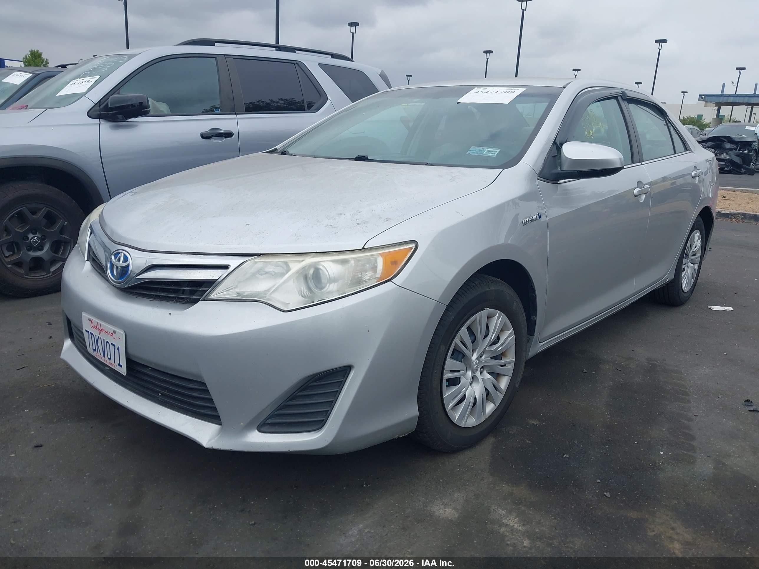 2014 Toyota Camry Hybrid Le Серебряный vin: 4T1BD1FK1EU104987