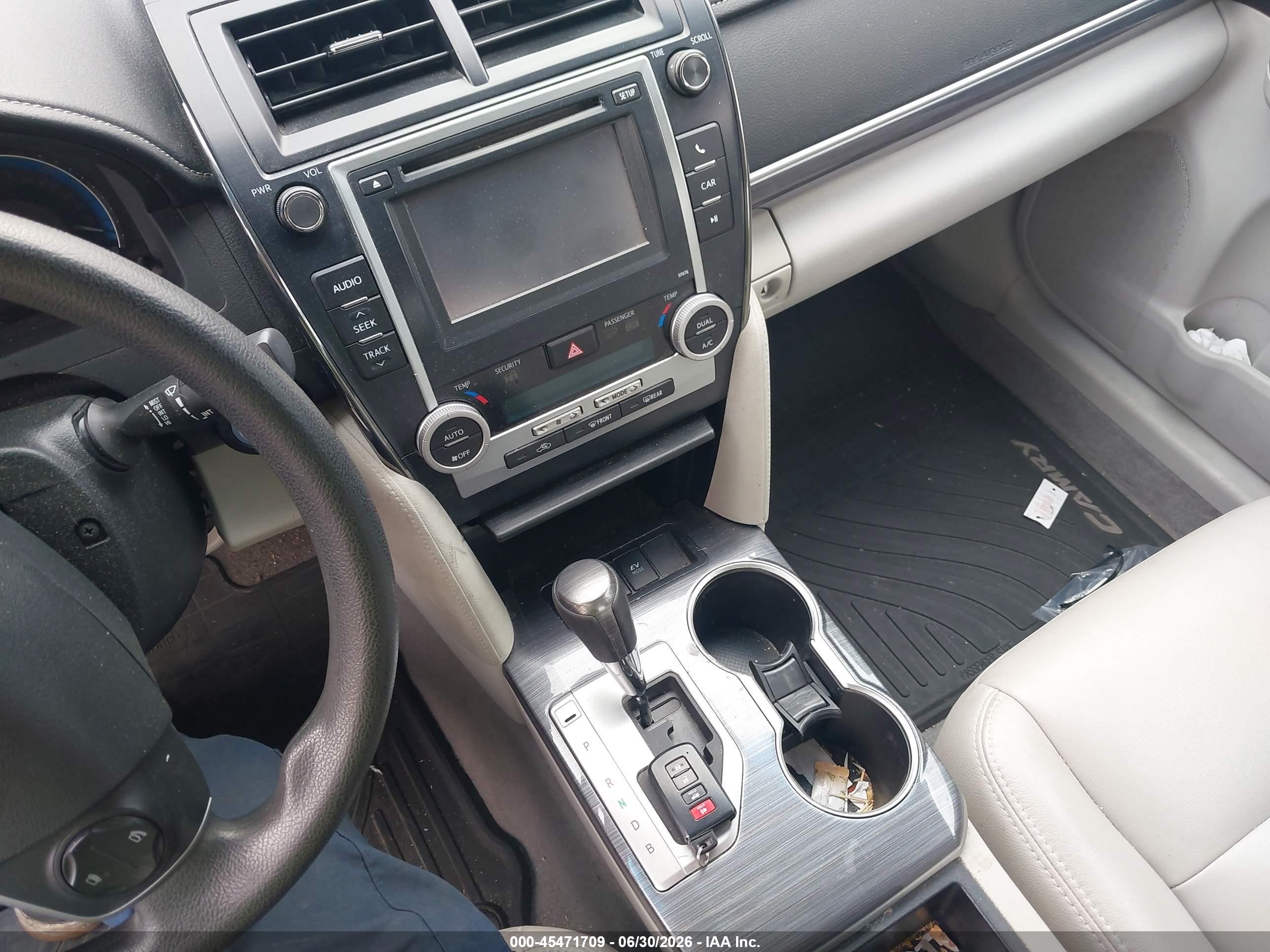 2014 Toyota Camry Hybrid Le Серебряный vin: 4T1BD1FK1EU104987