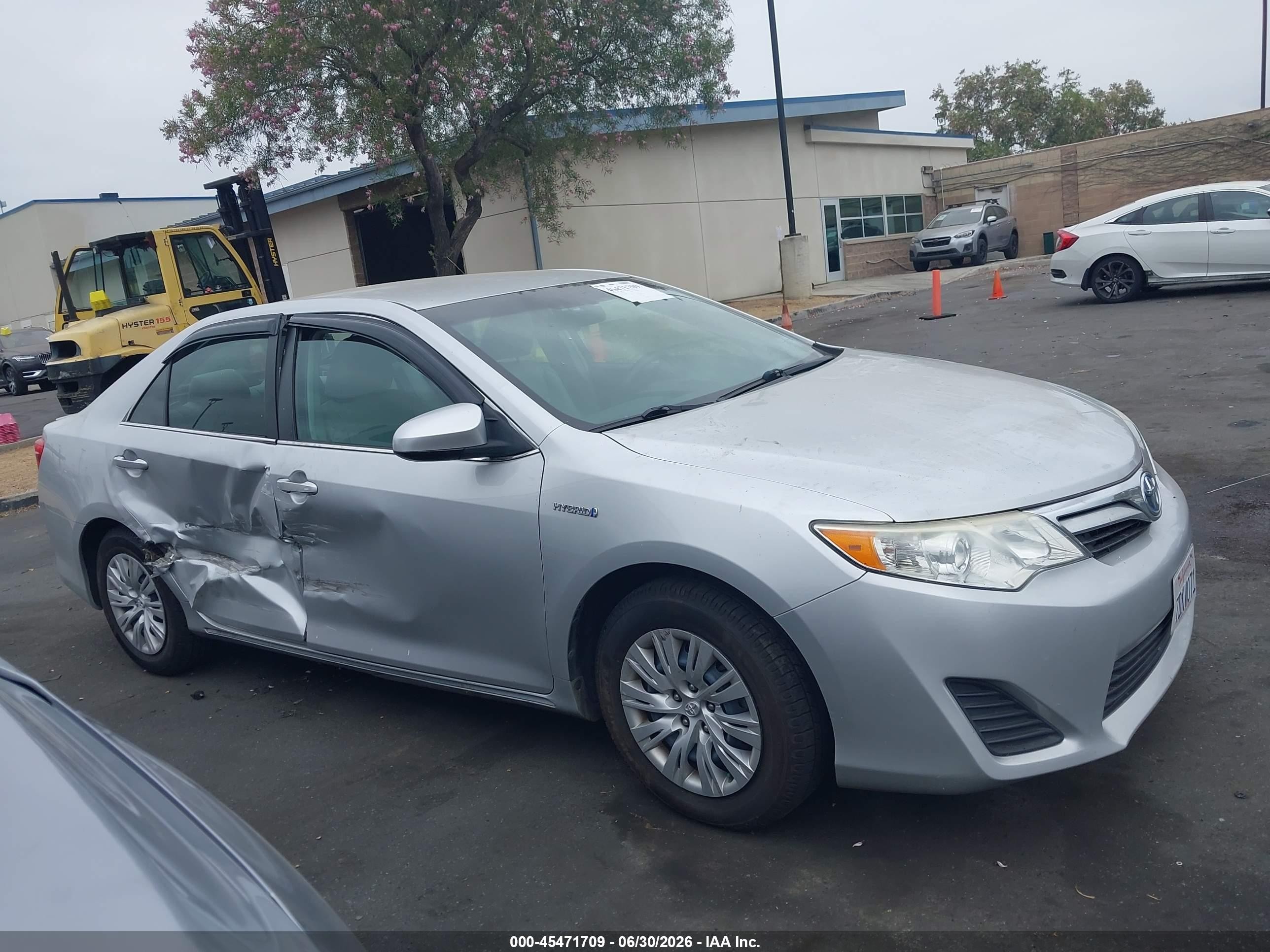 2014 Toyota Camry Hybrid Le Серебряный vin: 4T1BD1FK1EU104987