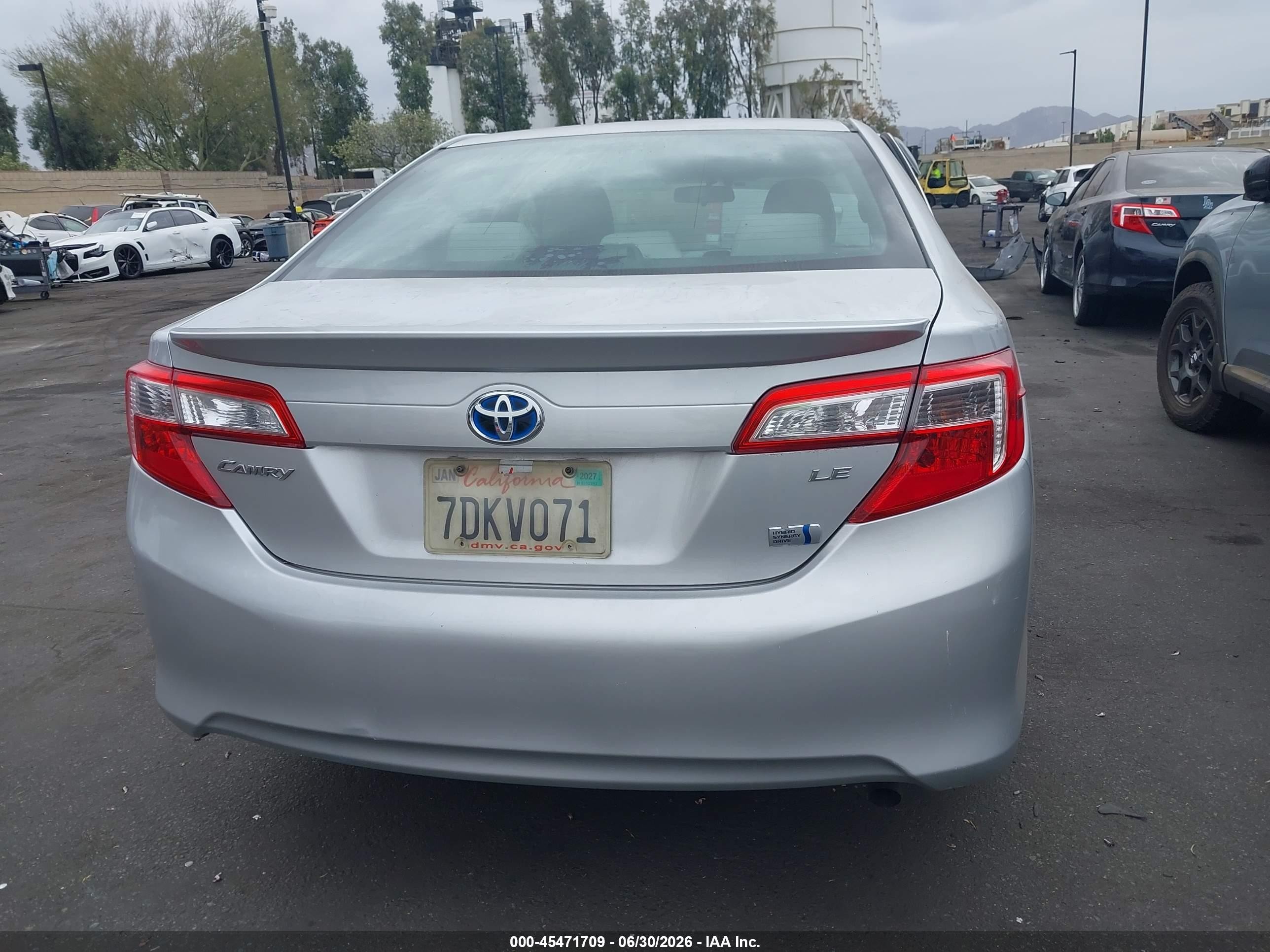 2014 Toyota Camry Hybrid Le Серебряный vin: 4T1BD1FK1EU104987