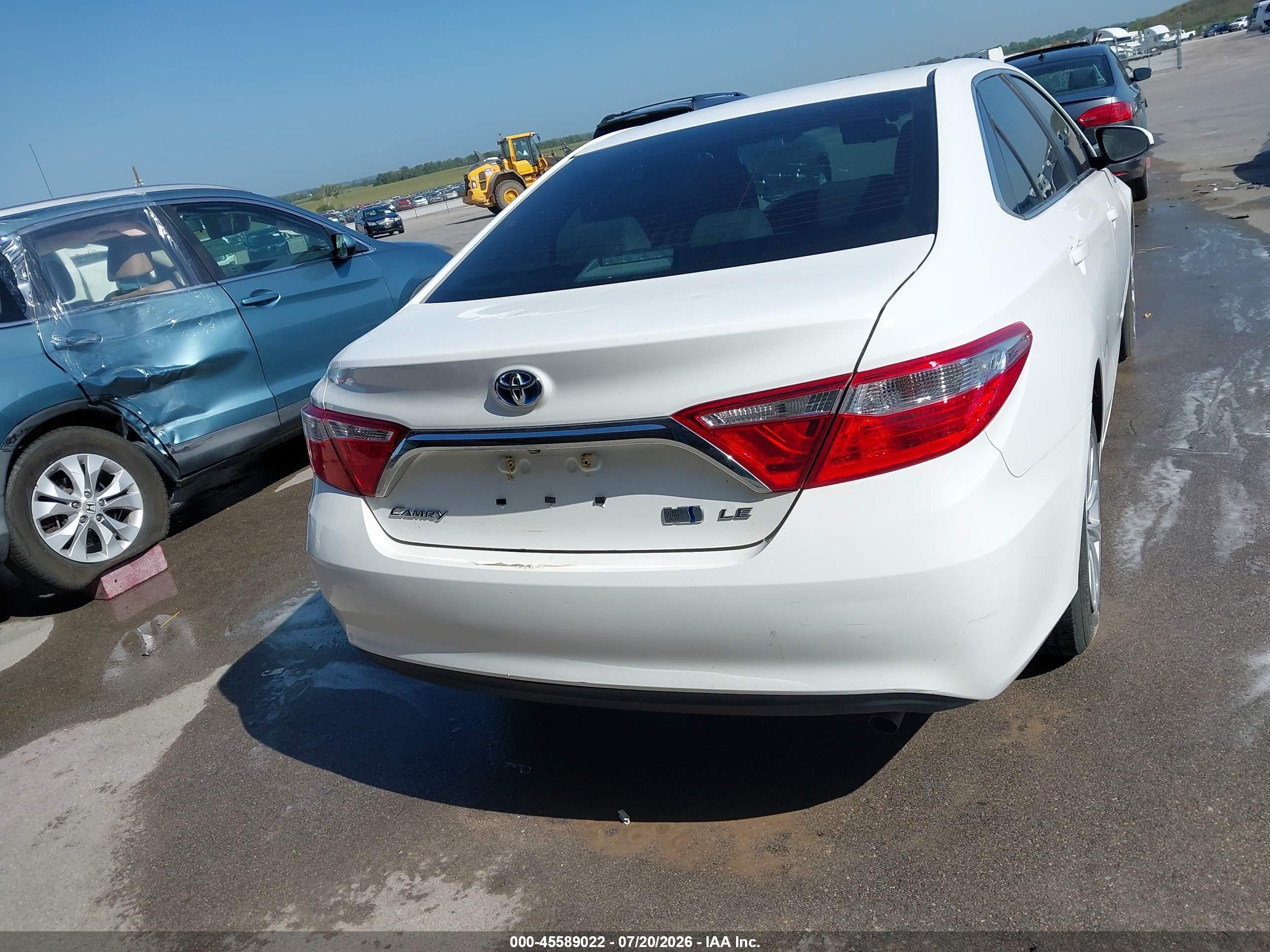 2015 Toyota Camry Hybrid Le White vin: 4T1BD1FK1FU168075