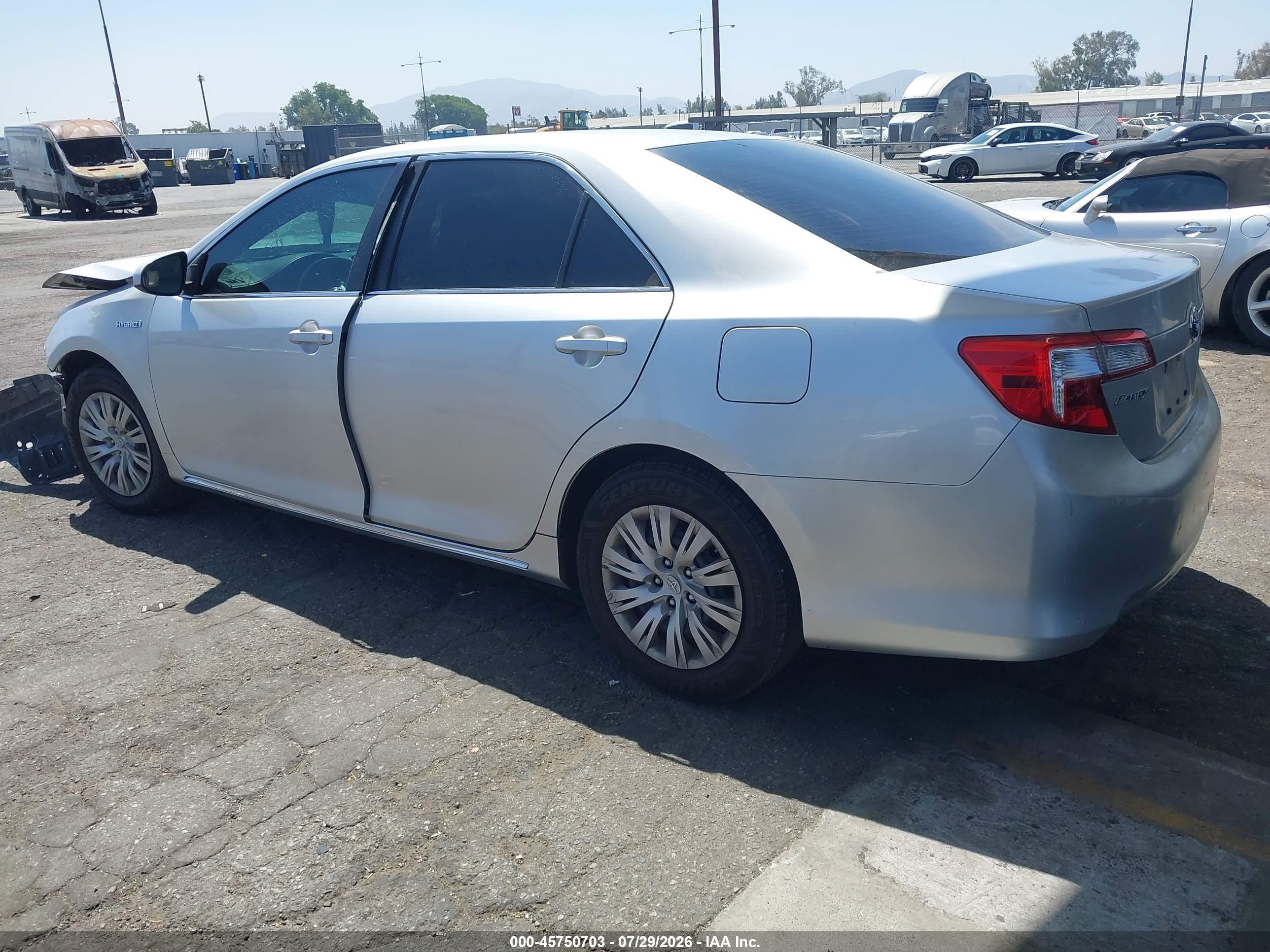 2014 Toyota Camry Hybrid Le Серебряный vin: 4T1BD1FK2EU098729