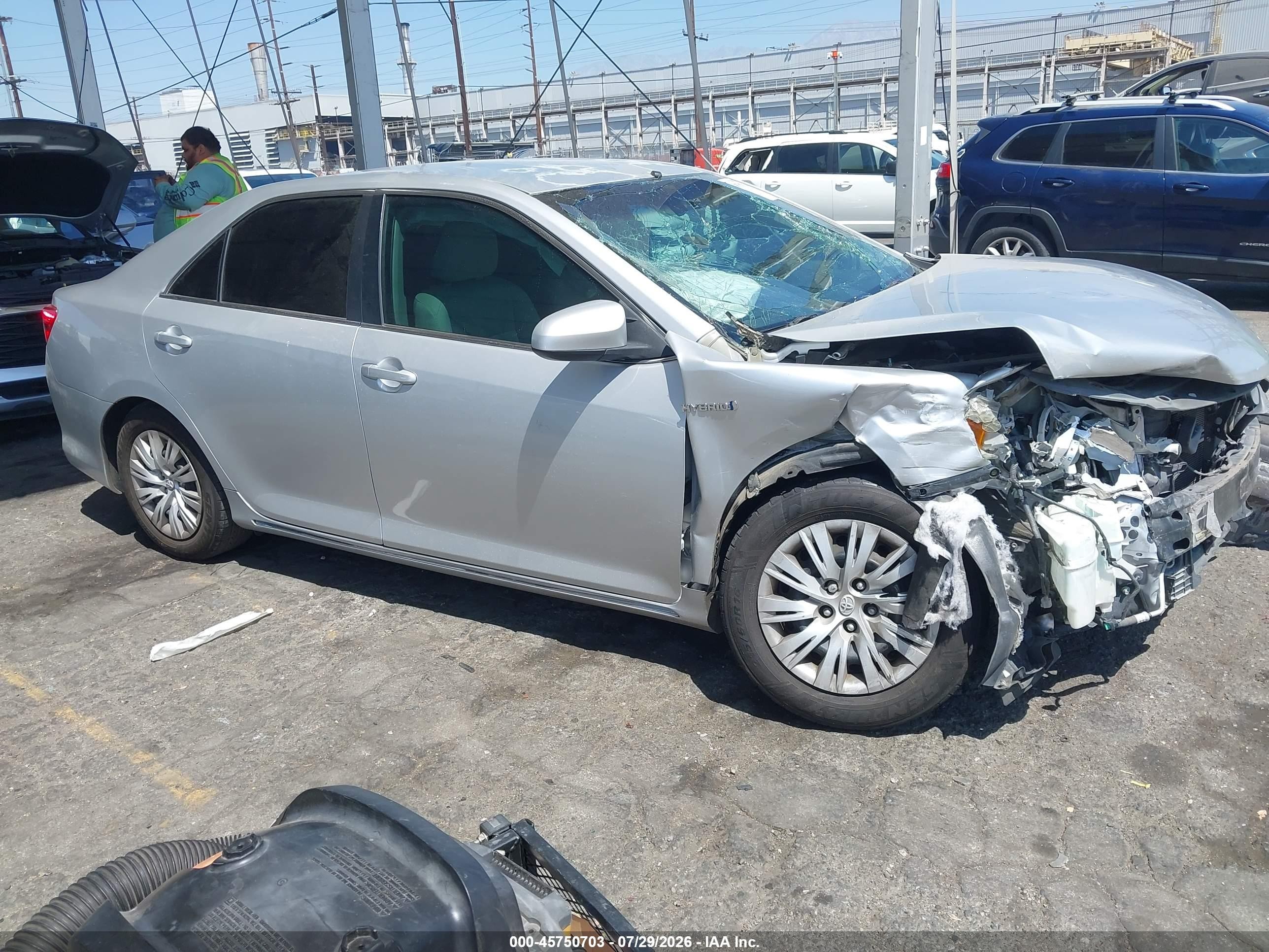 2014 Toyota Camry Hybrid Le Серебряный vin: 4T1BD1FK2EU098729