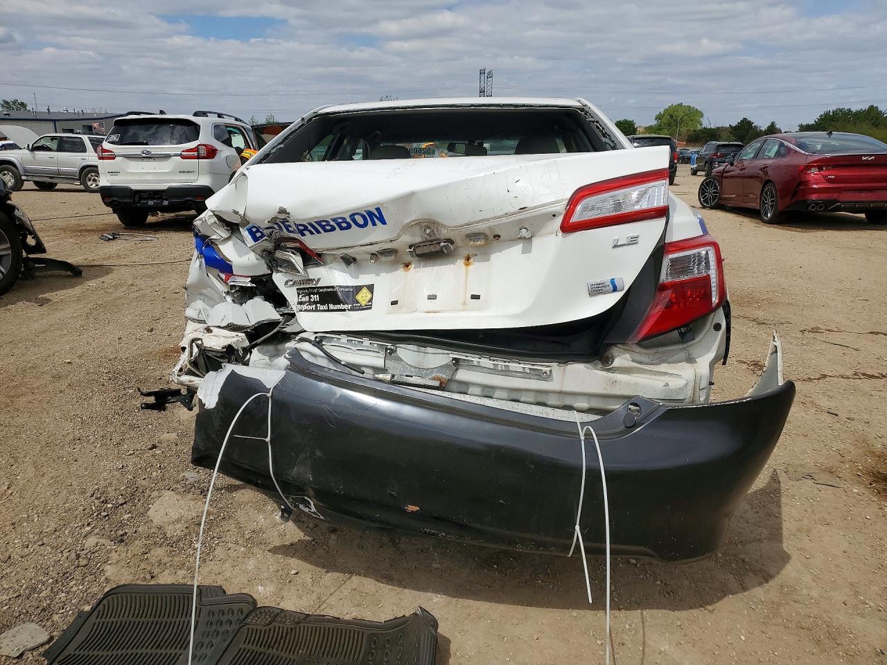 2014 Toyota Camry Hybrid Le Белый vin: 4T1BD1FK2EU110930