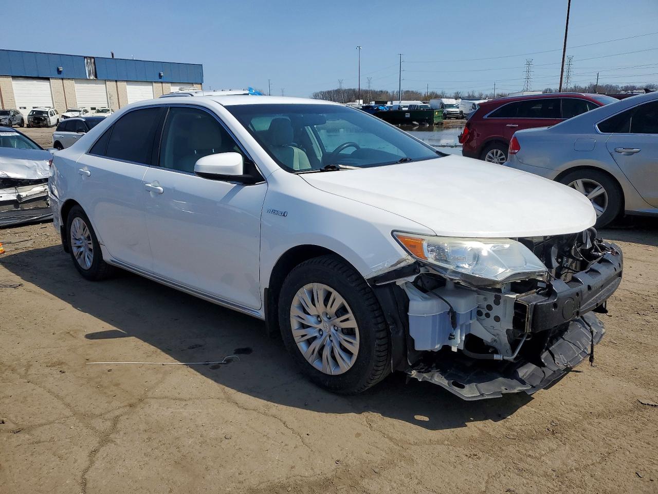 2014 Toyota Camry Hybrid Le Белый vin: 4T1BD1FK2EU114024