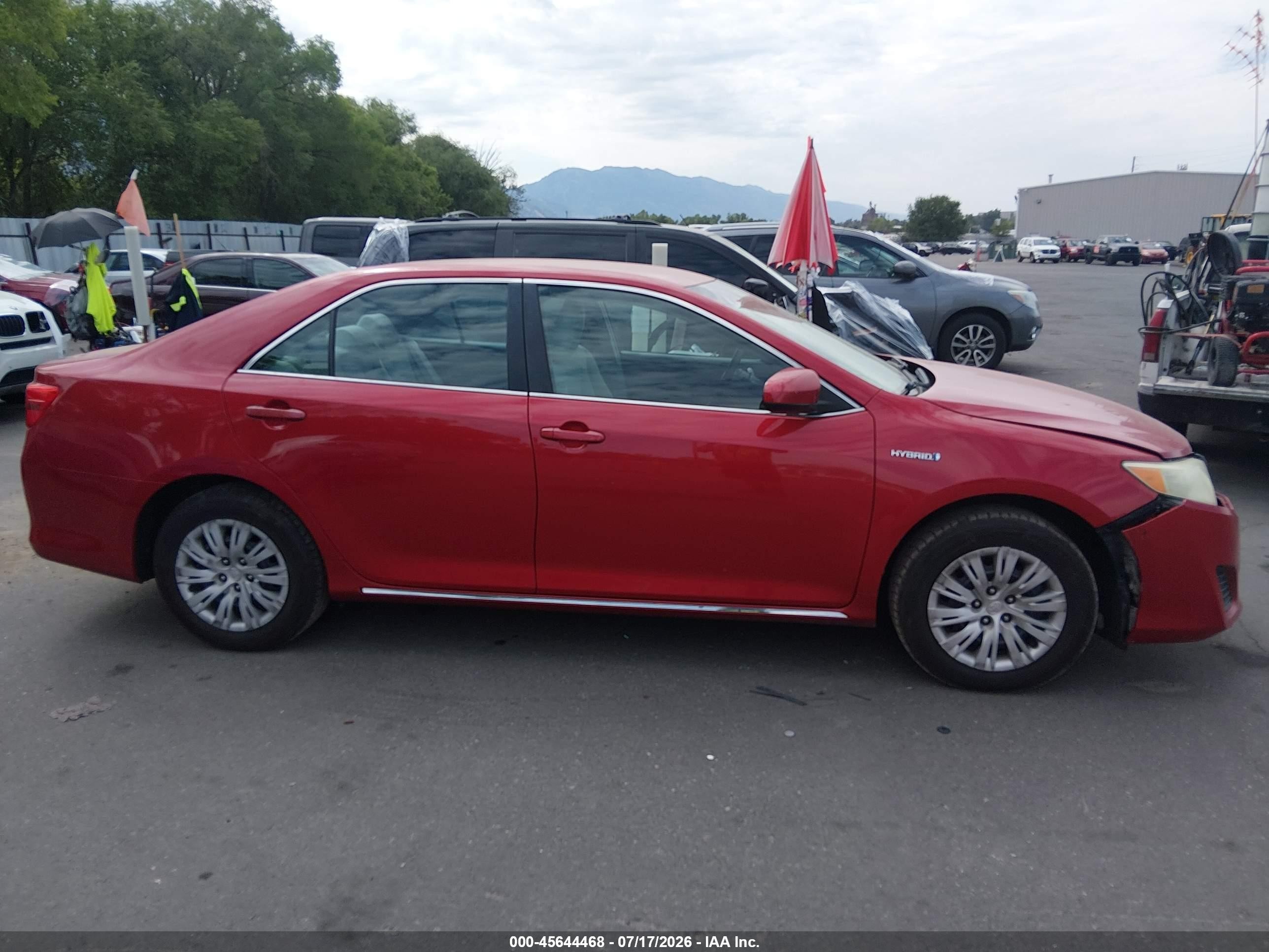 2014 Toyota Camry Hybrid Le Burgundy vin: 4T1BD1FK2EU129347