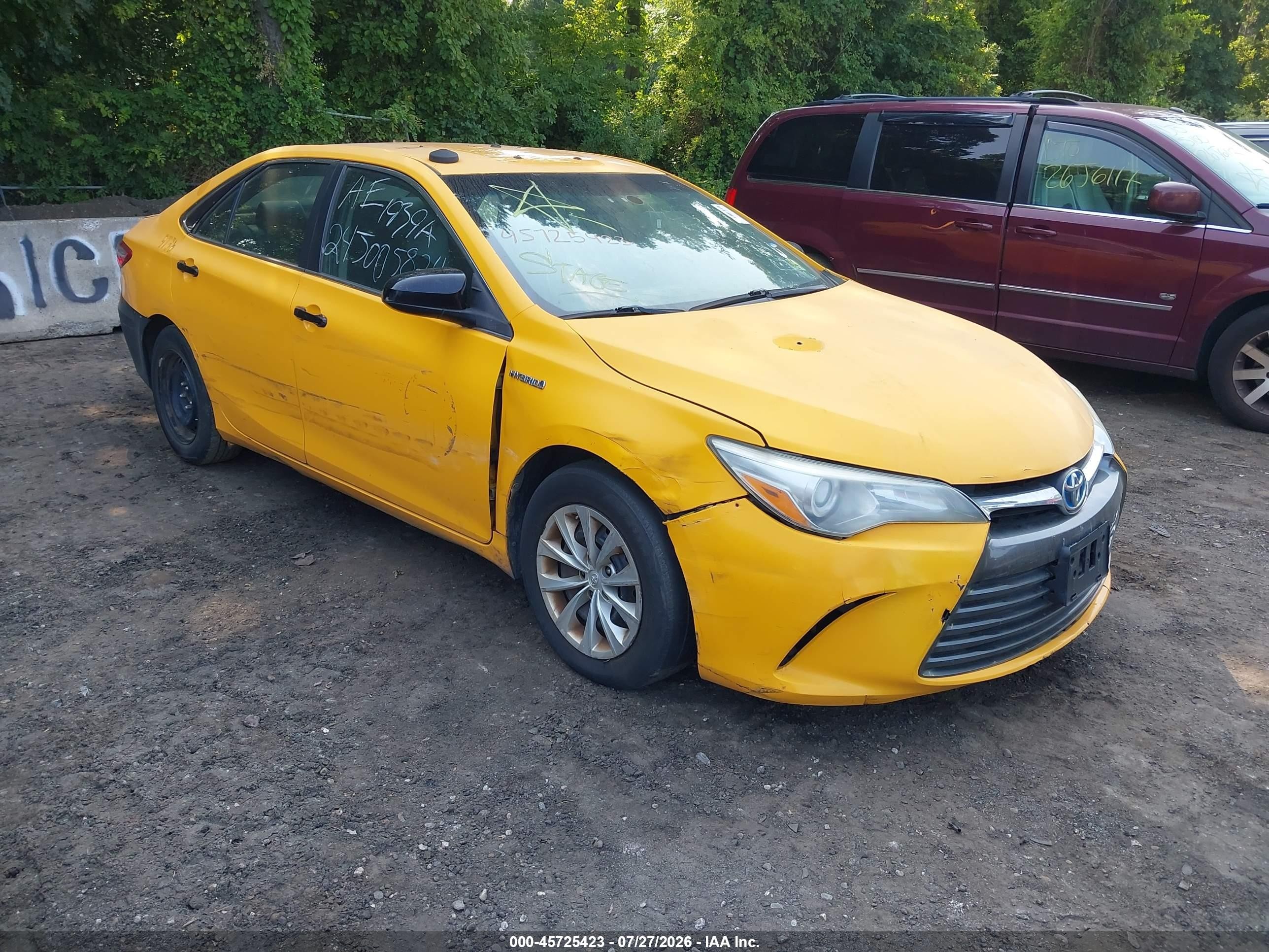 2015 Toyota Camry Hybrid Le Yellow vin: 4T1BD1FK2FU151124