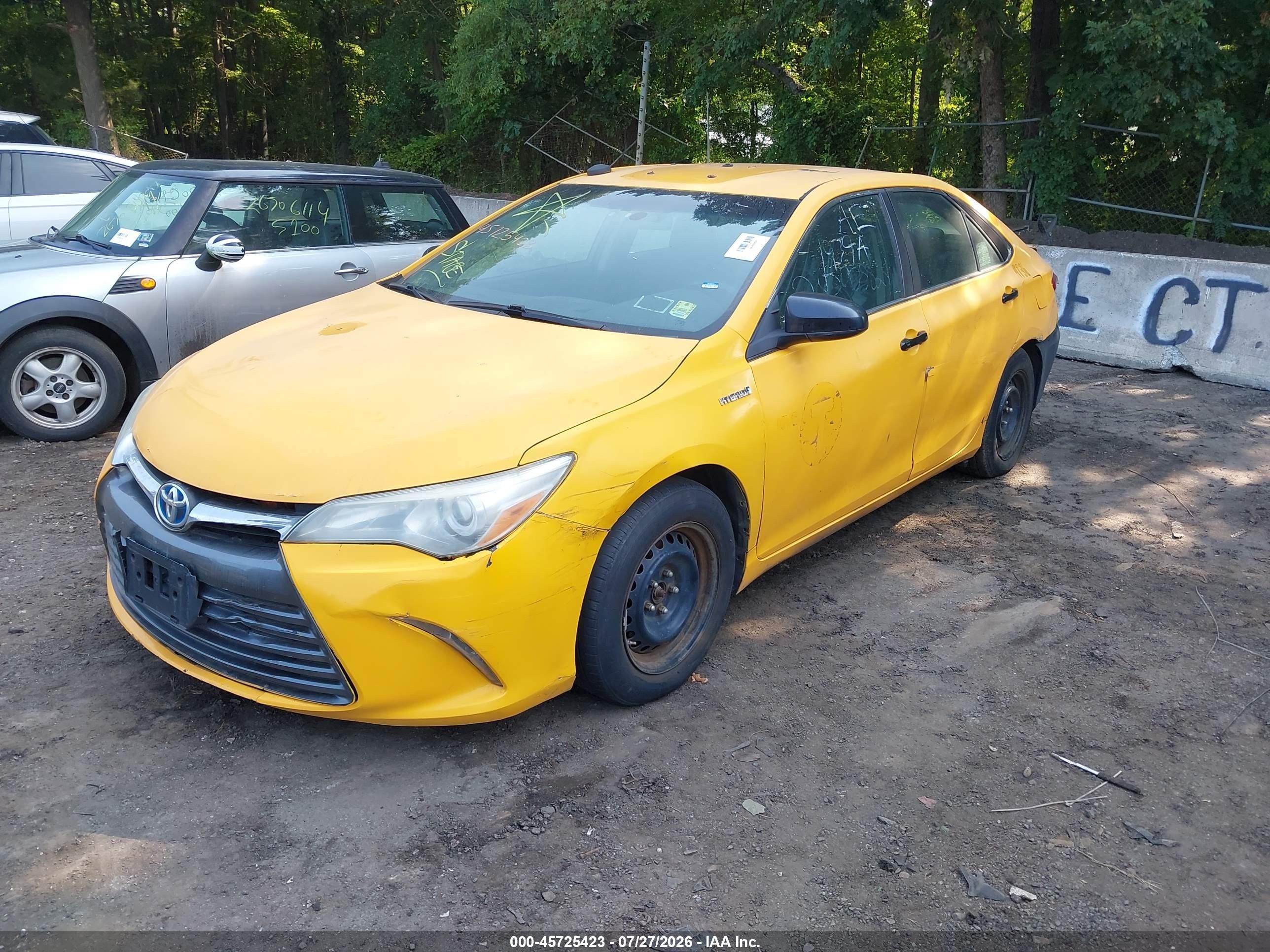 2015 Toyota Camry Hybrid Le Yellow vin: 4T1BD1FK2FU151124