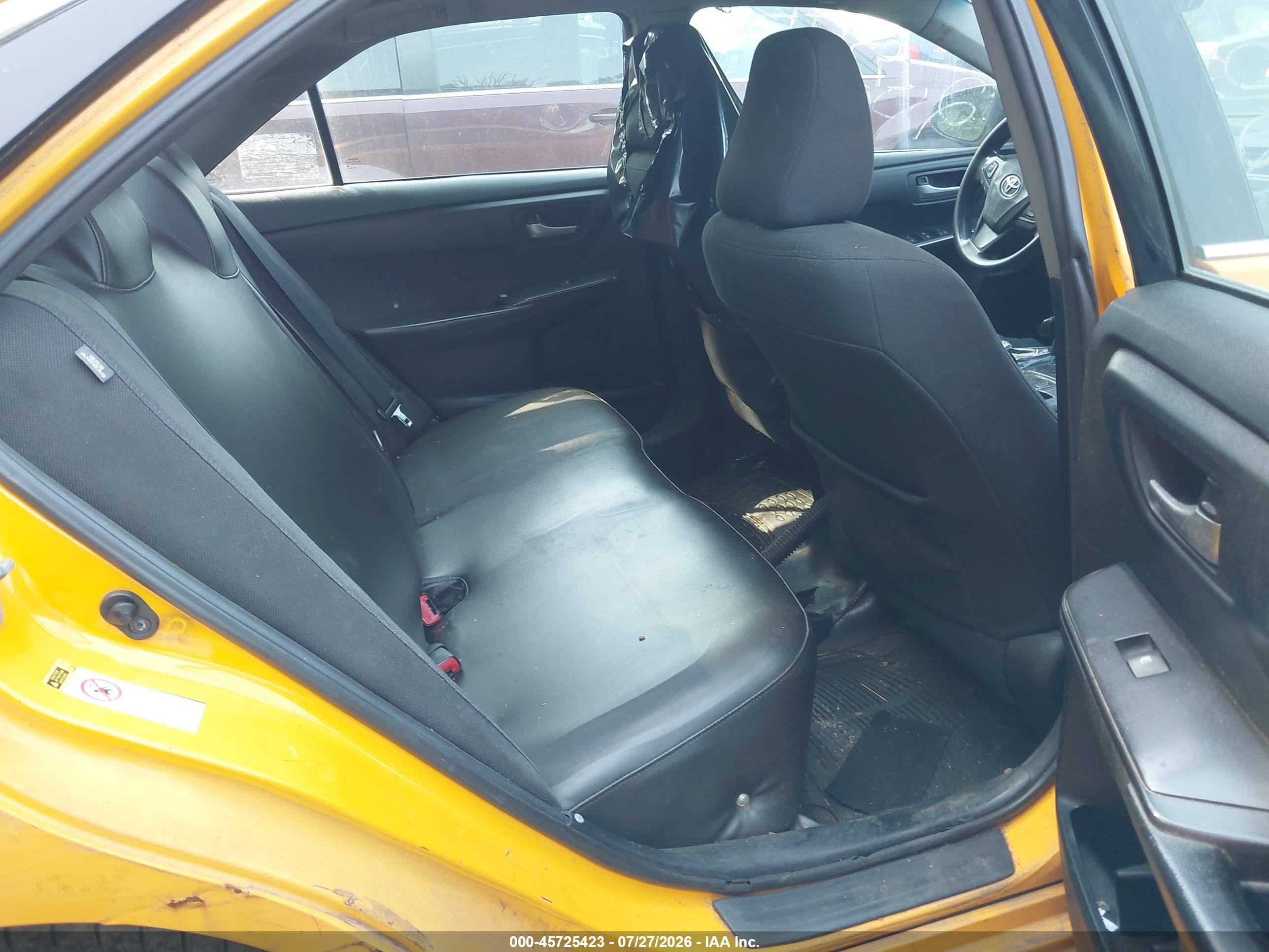 2015 Toyota Camry Hybrid Le Yellow vin: 4T1BD1FK2FU151124