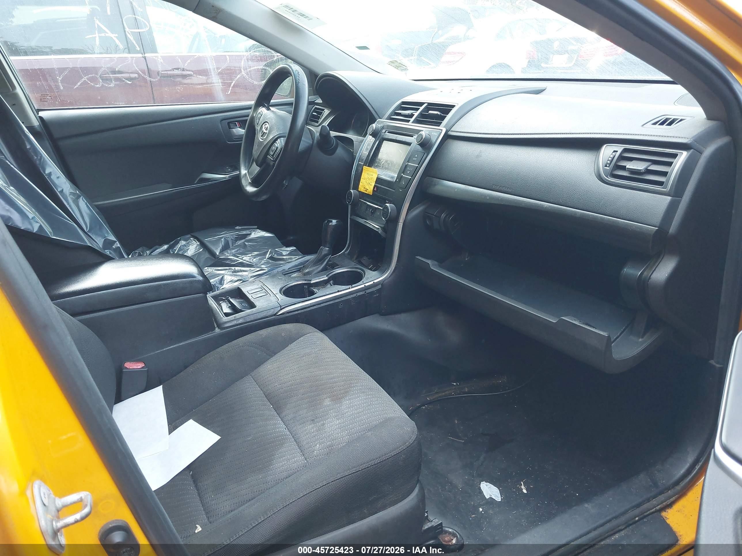 2015 Toyota Camry Hybrid Le Yellow vin: 4T1BD1FK2FU151124