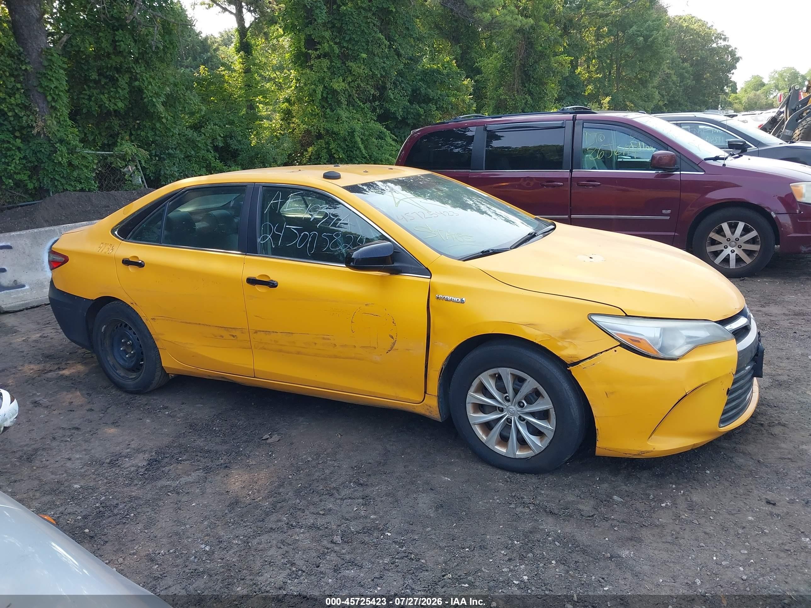 2015 Toyota Camry Hybrid Le Yellow vin: 4T1BD1FK2FU151124
