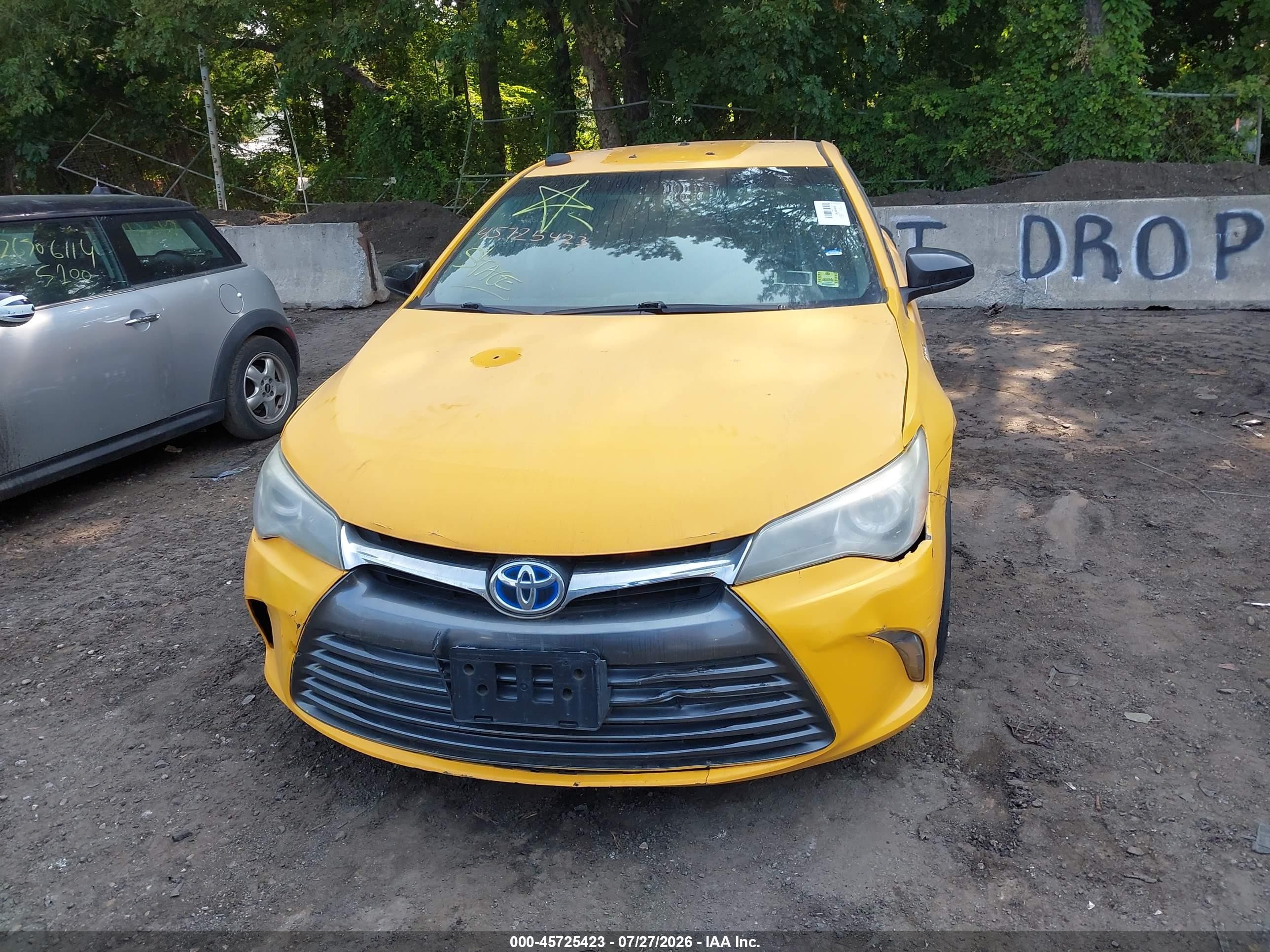 2015 Toyota Camry Hybrid Le Yellow vin: 4T1BD1FK2FU151124