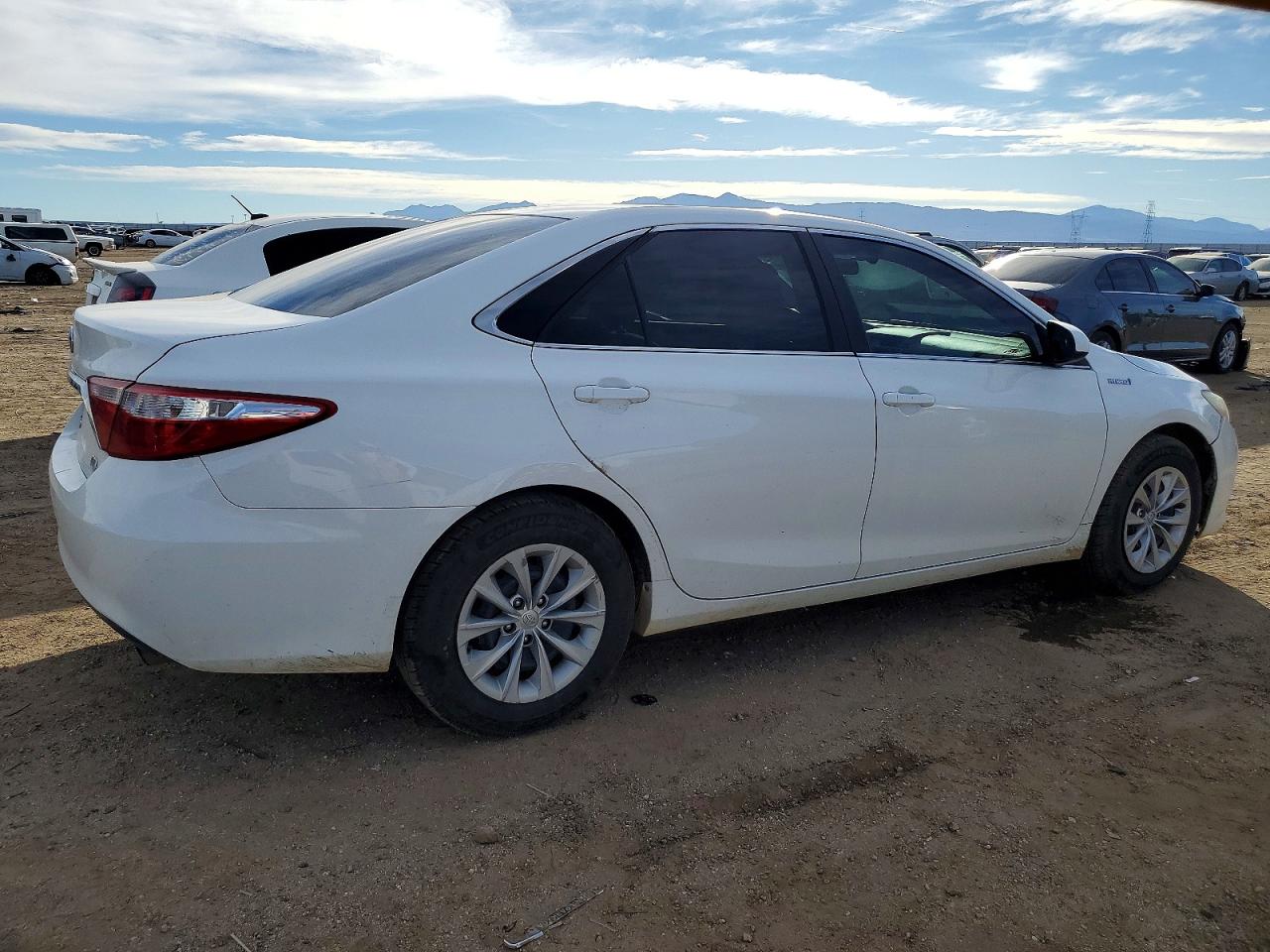 2015 Toyota Camry Hybrid Le White vin: 4T1BD1FK2FU164875