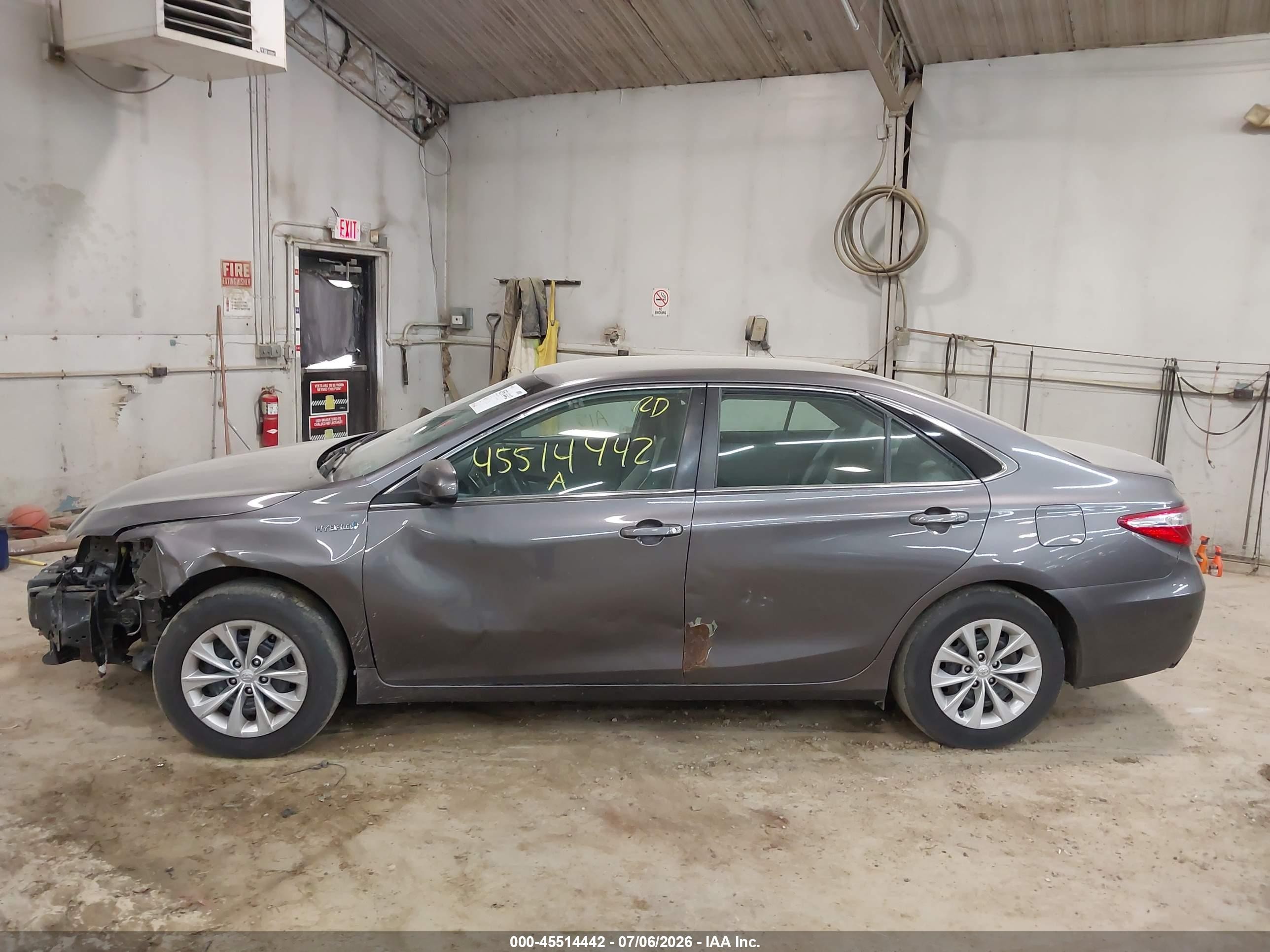 2015 Toyota Camry Hybrid Le Серый vin: 4T1BD1FK2FU171129