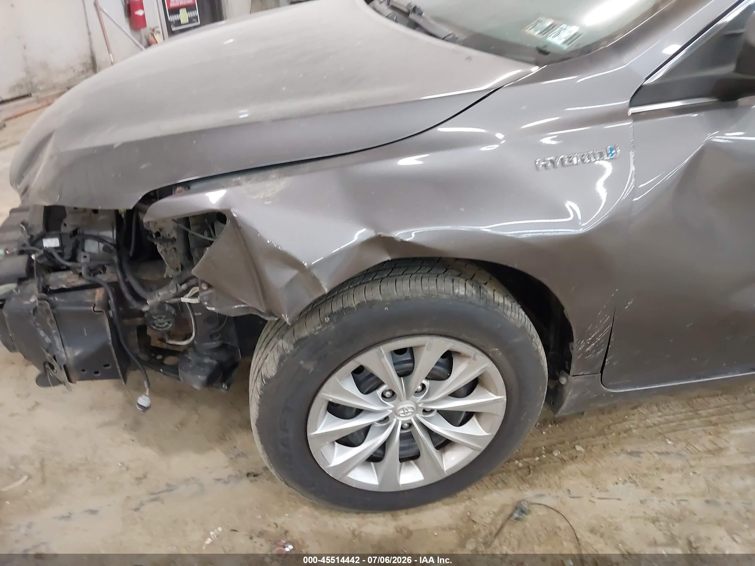 2015 Toyota Camry Hybrid Le Серый vin: 4T1BD1FK2FU171129