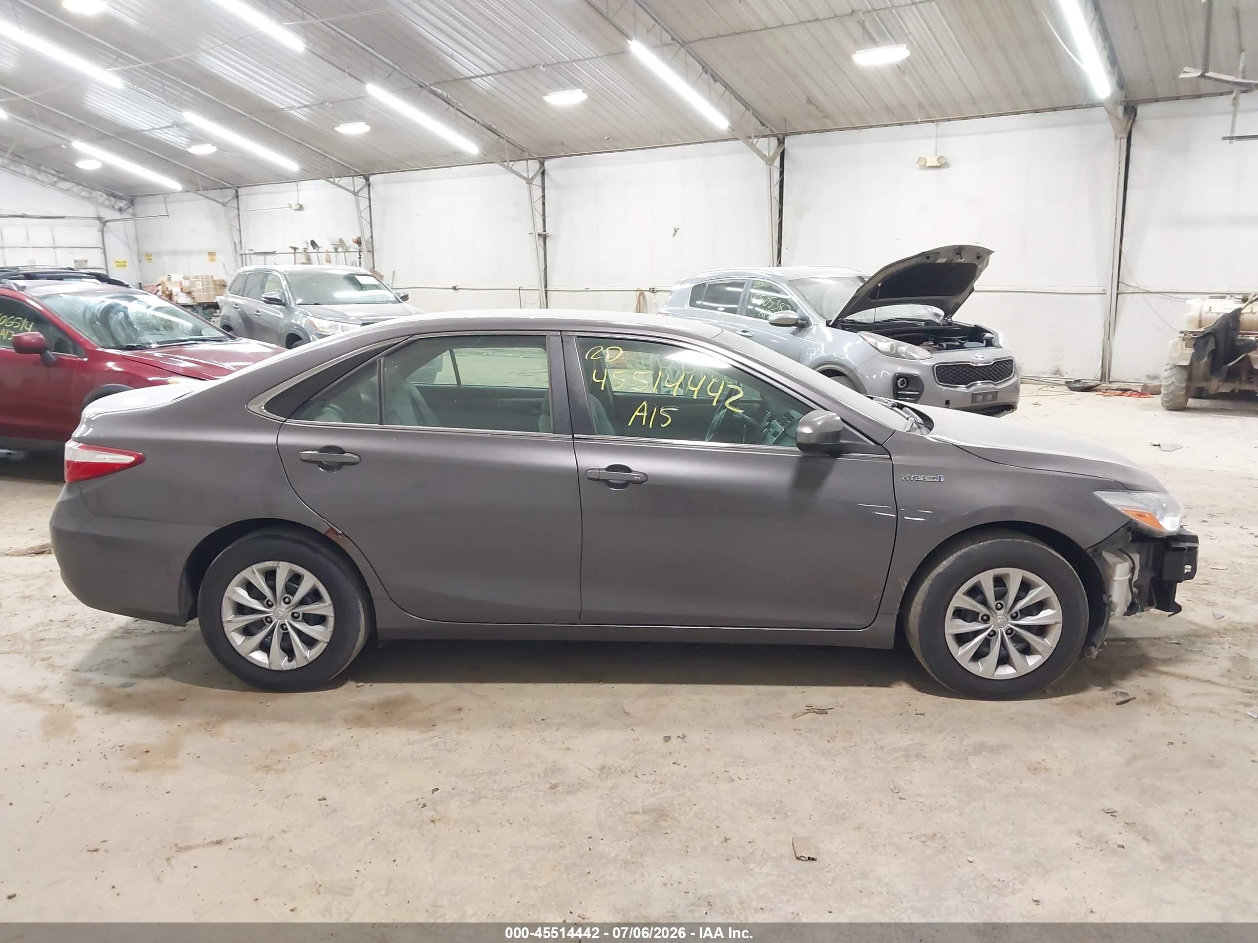 2015 Toyota Camry Hybrid Le Серый vin: 4T1BD1FK2FU171129