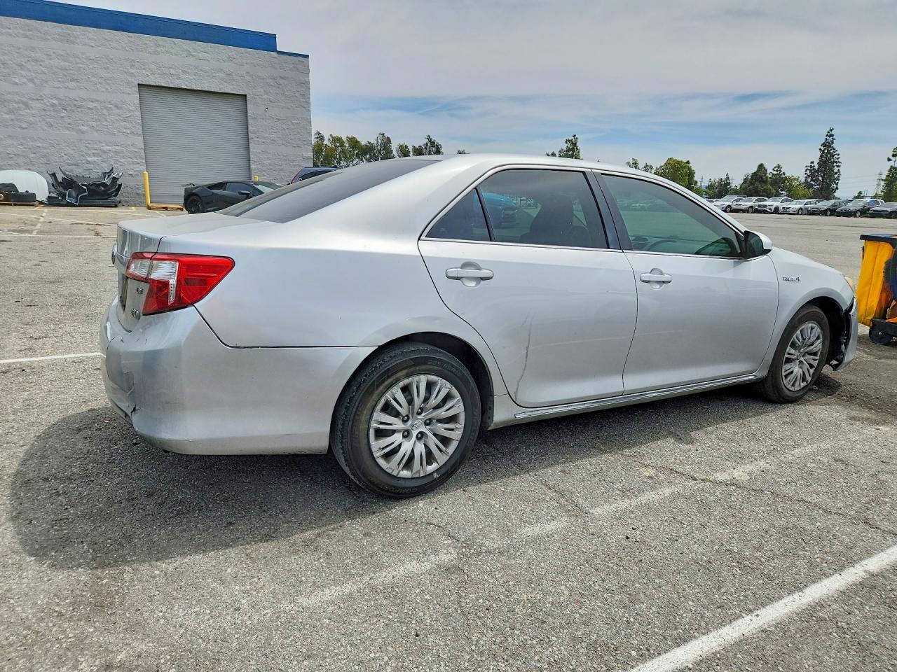 2012 Toyota Camry Hybrid Le Серебряный vin: 4T1BD1FK3CU032221