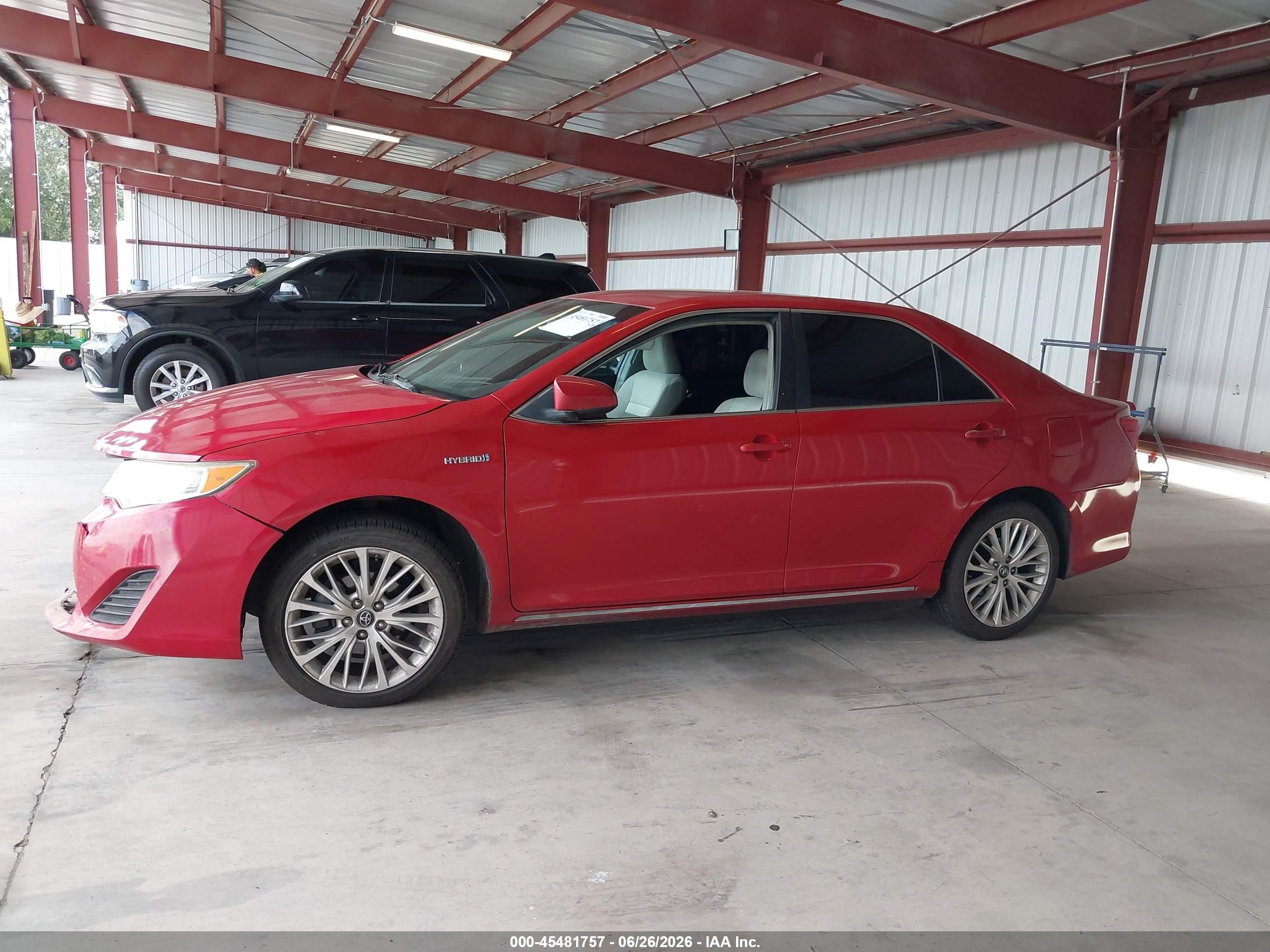 2013 Toyota Camry Hybrid Le Red vin: 4T1BD1FK3DU064426