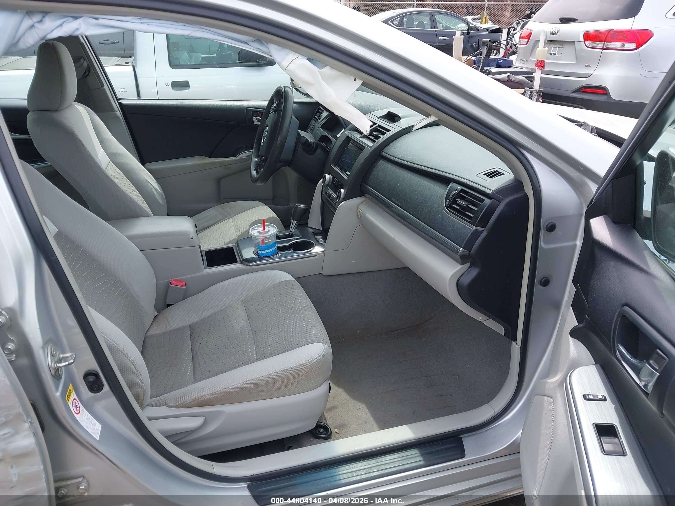 2014 Toyota Camry Hybrid Le Silver vin: 4T1BD1FK3EU107762