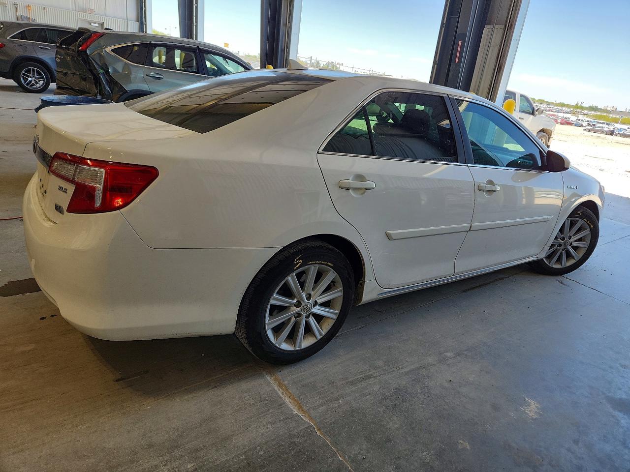 2013 Toyota Camry Hybrid Xle Белый vin: 4T1BD1FK4DU068968
