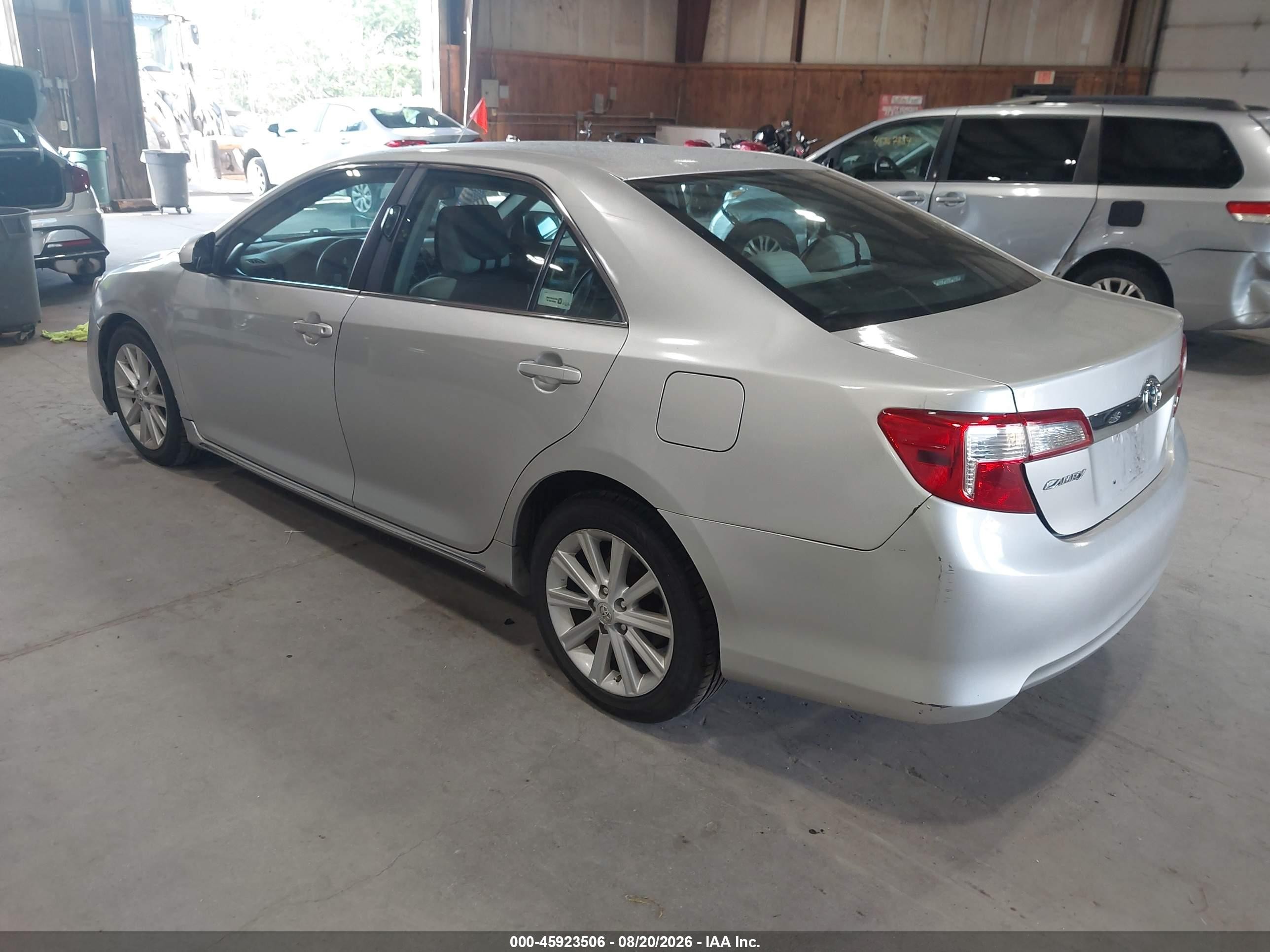 2014 Toyota Camry Hybrid Xle Серебряный vin: 4T1BD1FK4EU102604