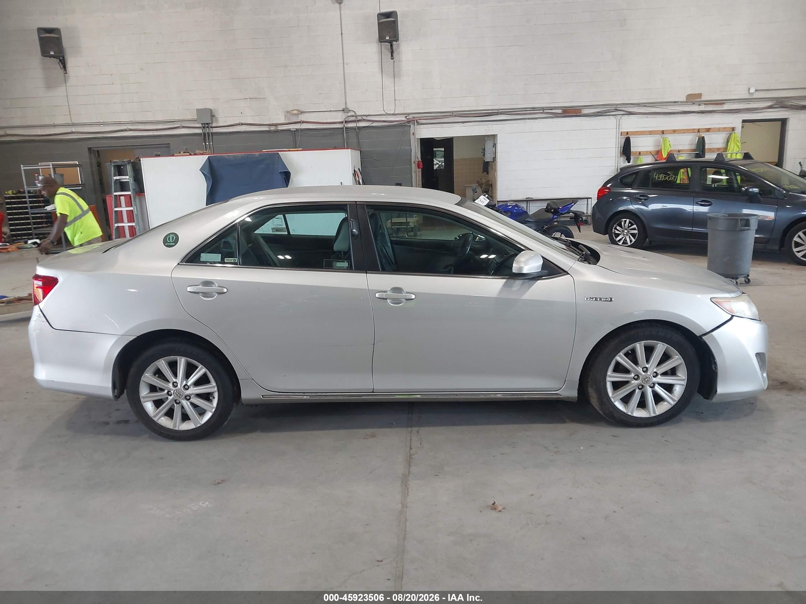 2014 Toyota Camry Hybrid Xle Серебряный vin: 4T1BD1FK4EU102604