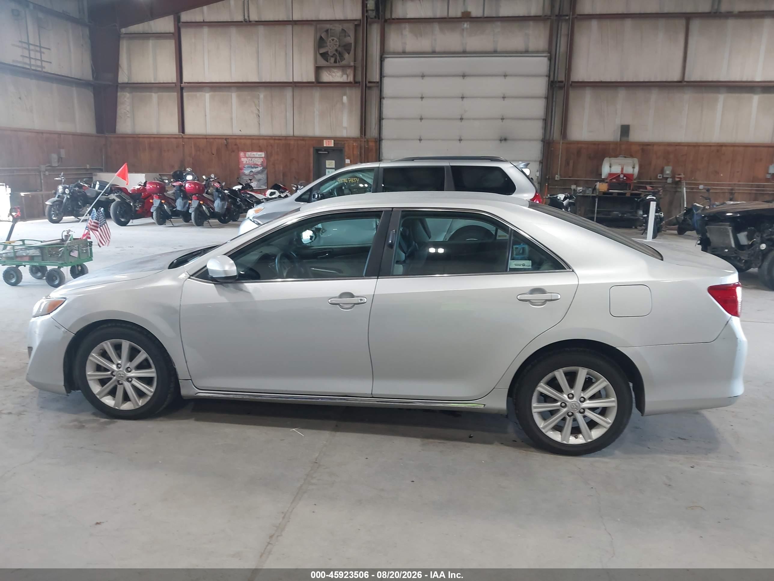2014 Toyota Camry Hybrid Xle Серебряный vin: 4T1BD1FK4EU102604