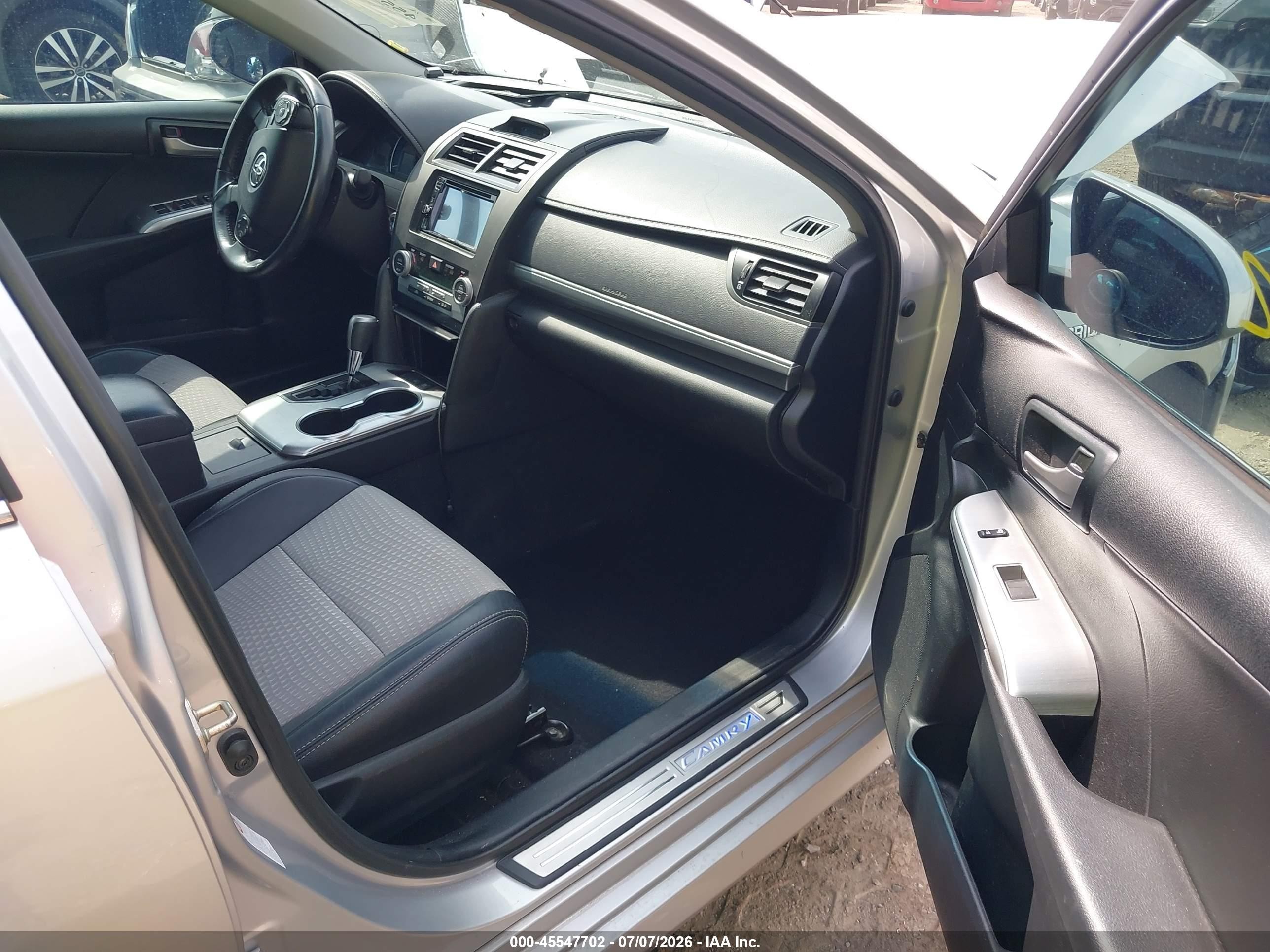 2014 Toyota Camry Hybrid Se Limited Edition Silver vin: 4T1BD1FK4EU115224